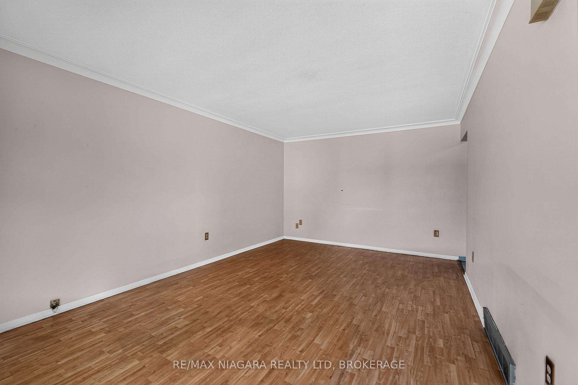 Photo 7 of 3440 St. Patrick Avenue, Niagara Falls, Stamford — HOMEH