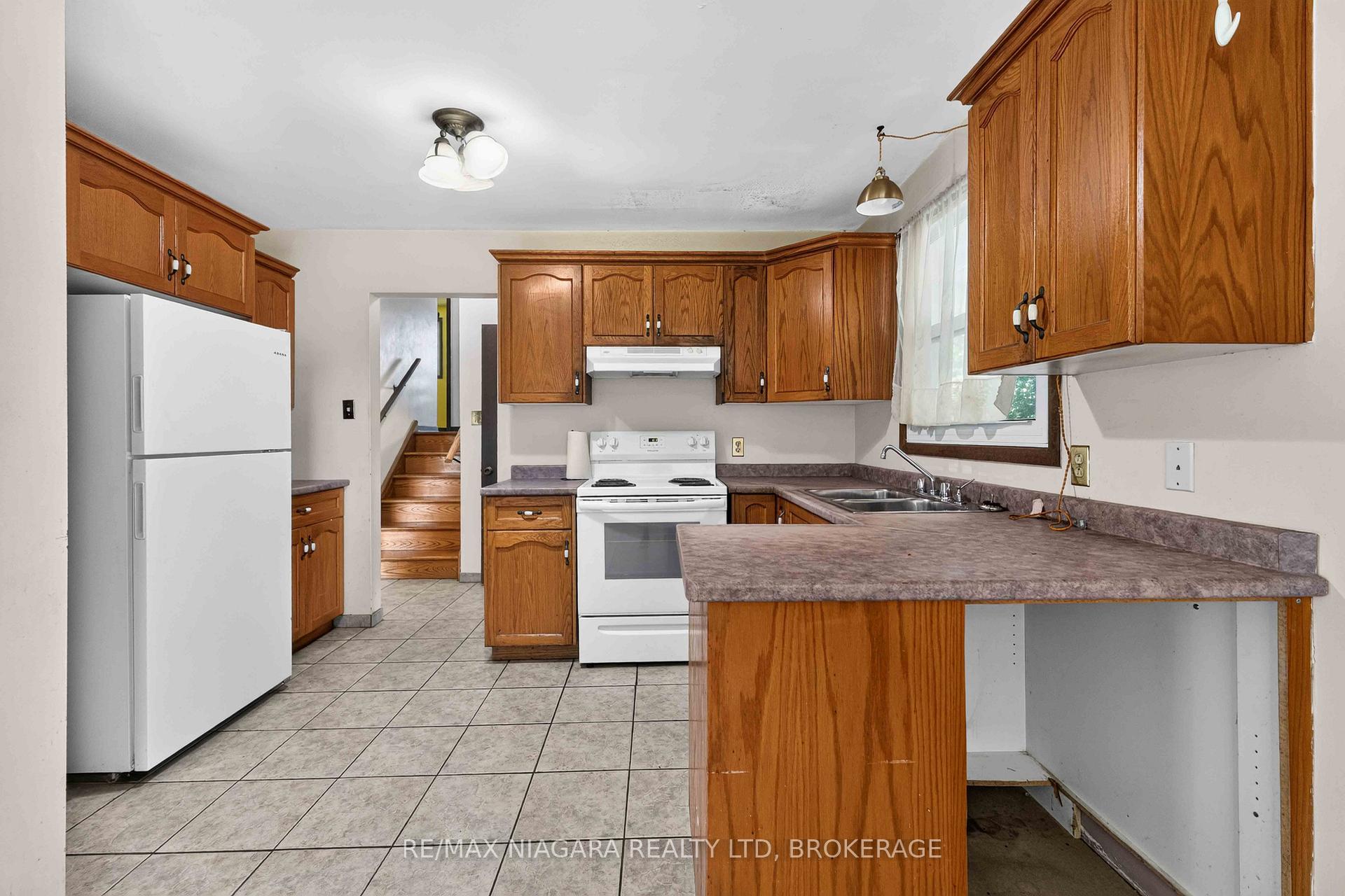 Photo 9 of 3440 St. Patrick Avenue, Niagara Falls, Stamford — HOMEH