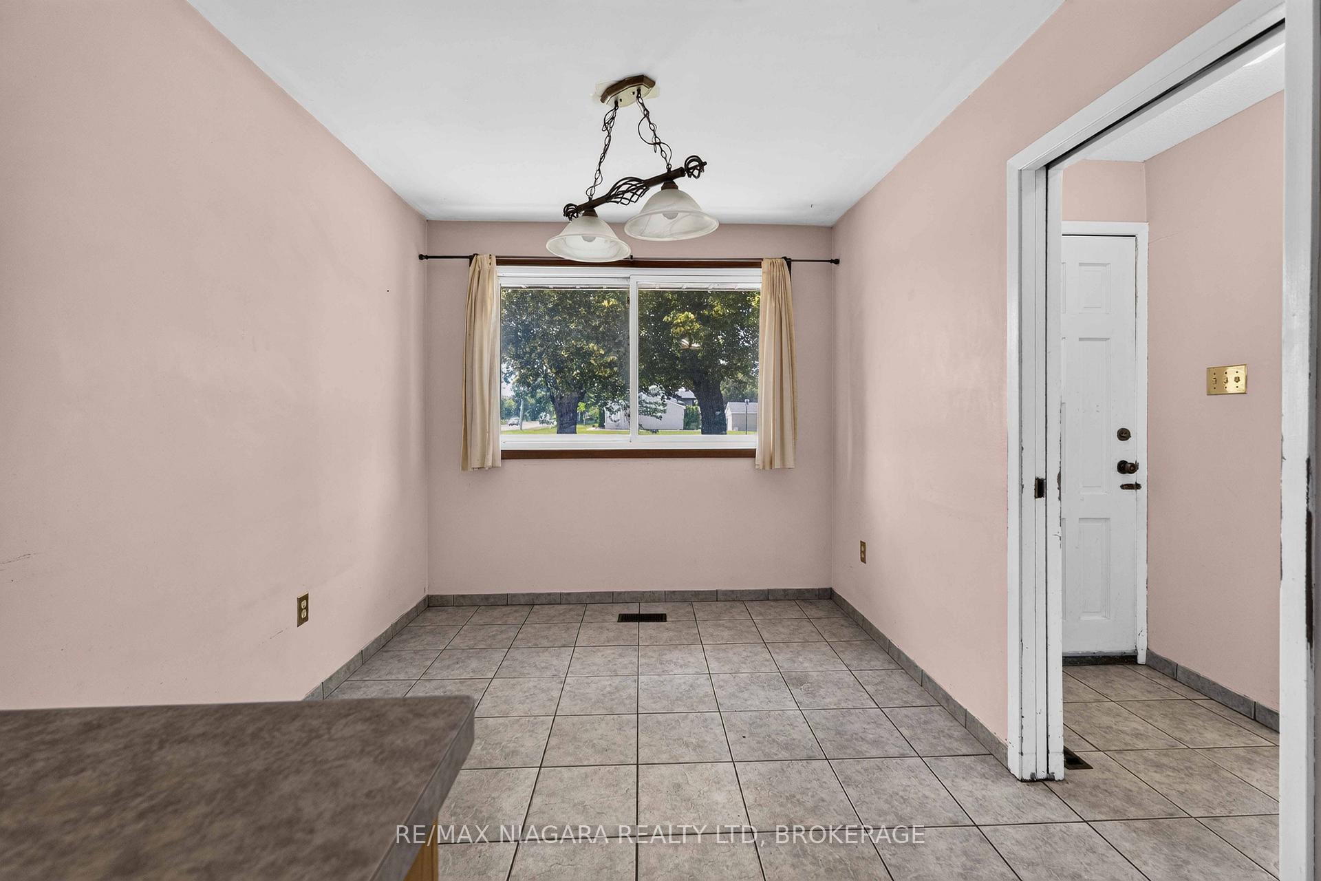 Photo 12 of 3440 St. Patrick Avenue, Niagara Falls, Stamford — HOMEH
