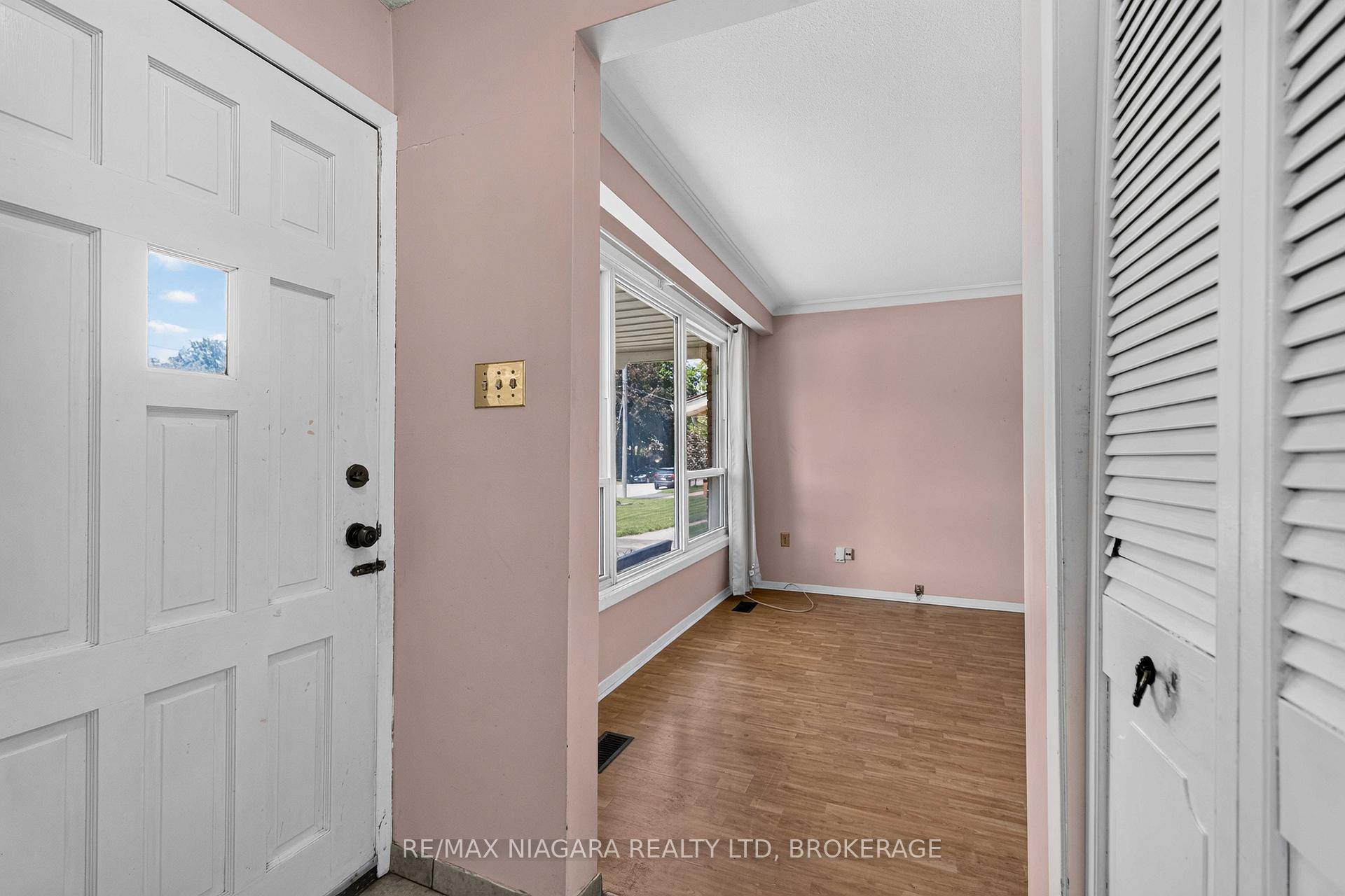 Photo 13 of 3440 St. Patrick Avenue, Niagara Falls, Stamford — HOMEH