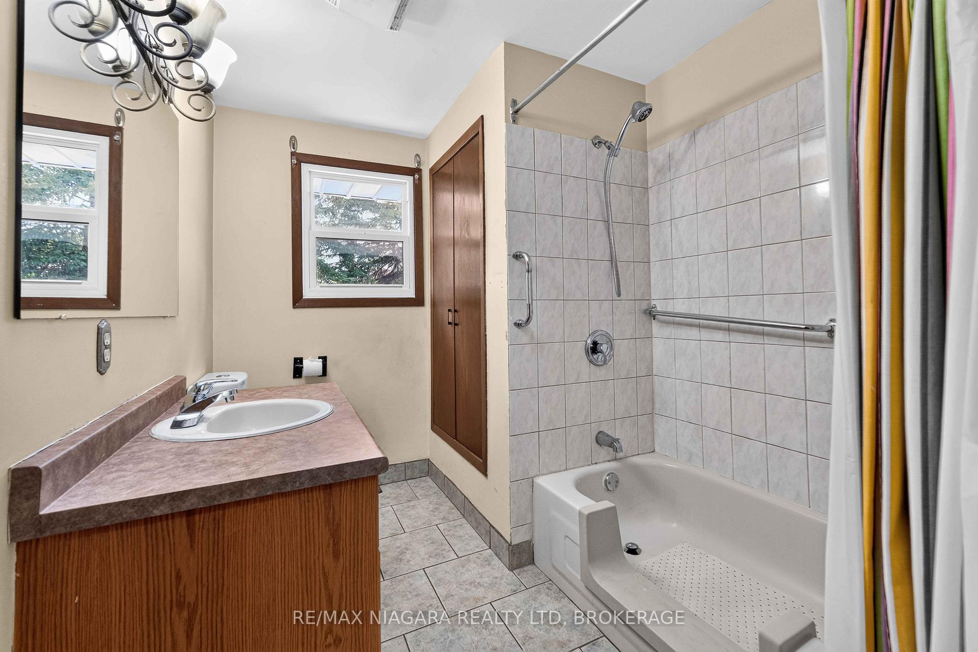 Photo 14 of 3440 St. Patrick Avenue, Niagara Falls, Stamford — HOMEH