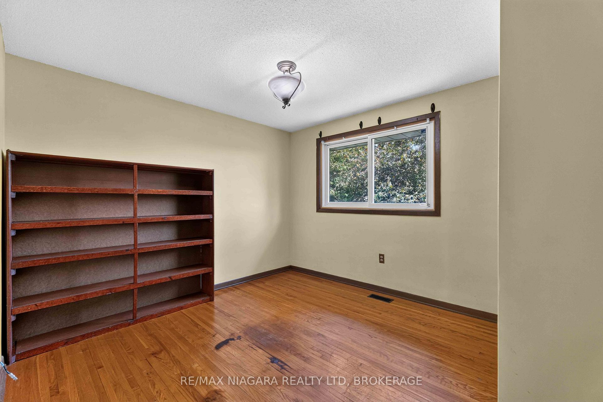 Photo 17 of 3440 St. Patrick Avenue, Niagara Falls, Stamford — HOMEH