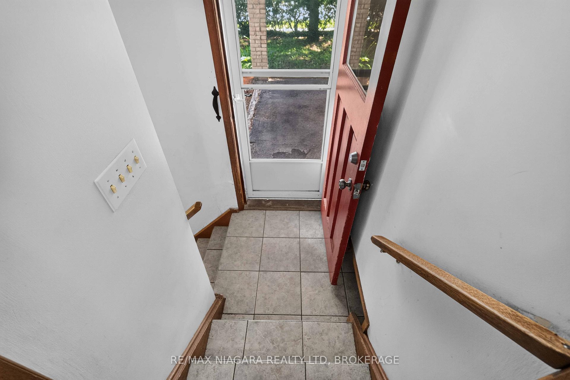 Photo 19 of 3440 St. Patrick Avenue, Niagara Falls, Stamford — HOMEH