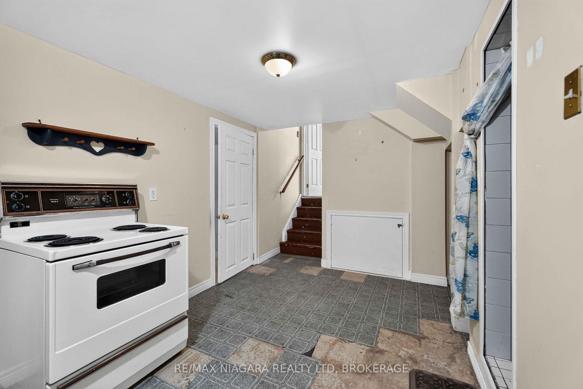 Photo 26 of 3440 St. Patrick Avenue, Niagara Falls, Stamford — HOMEH