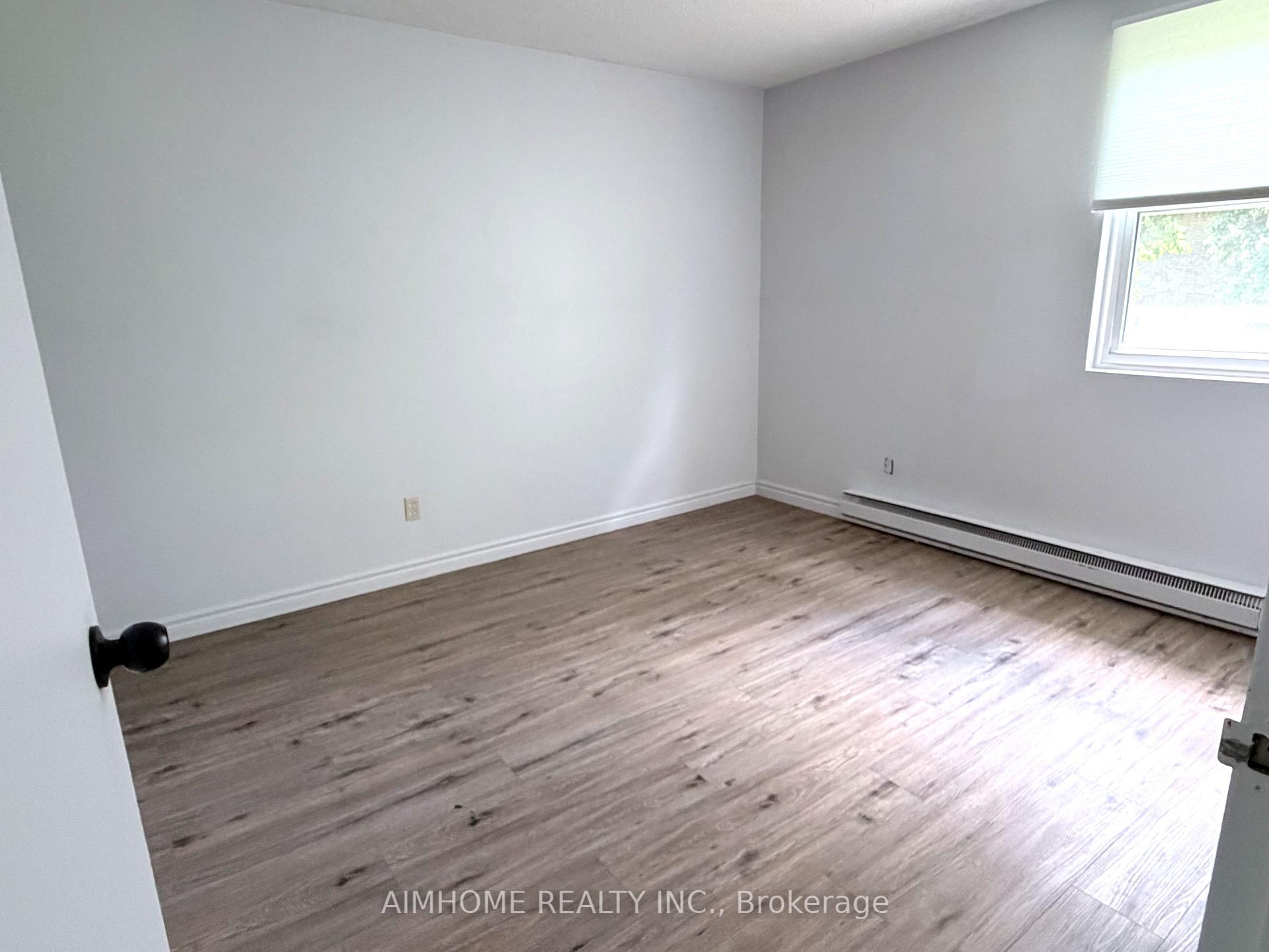 Photo 4 of 109 Westmount Road N, Waterloo, Beechwood — HOMEH