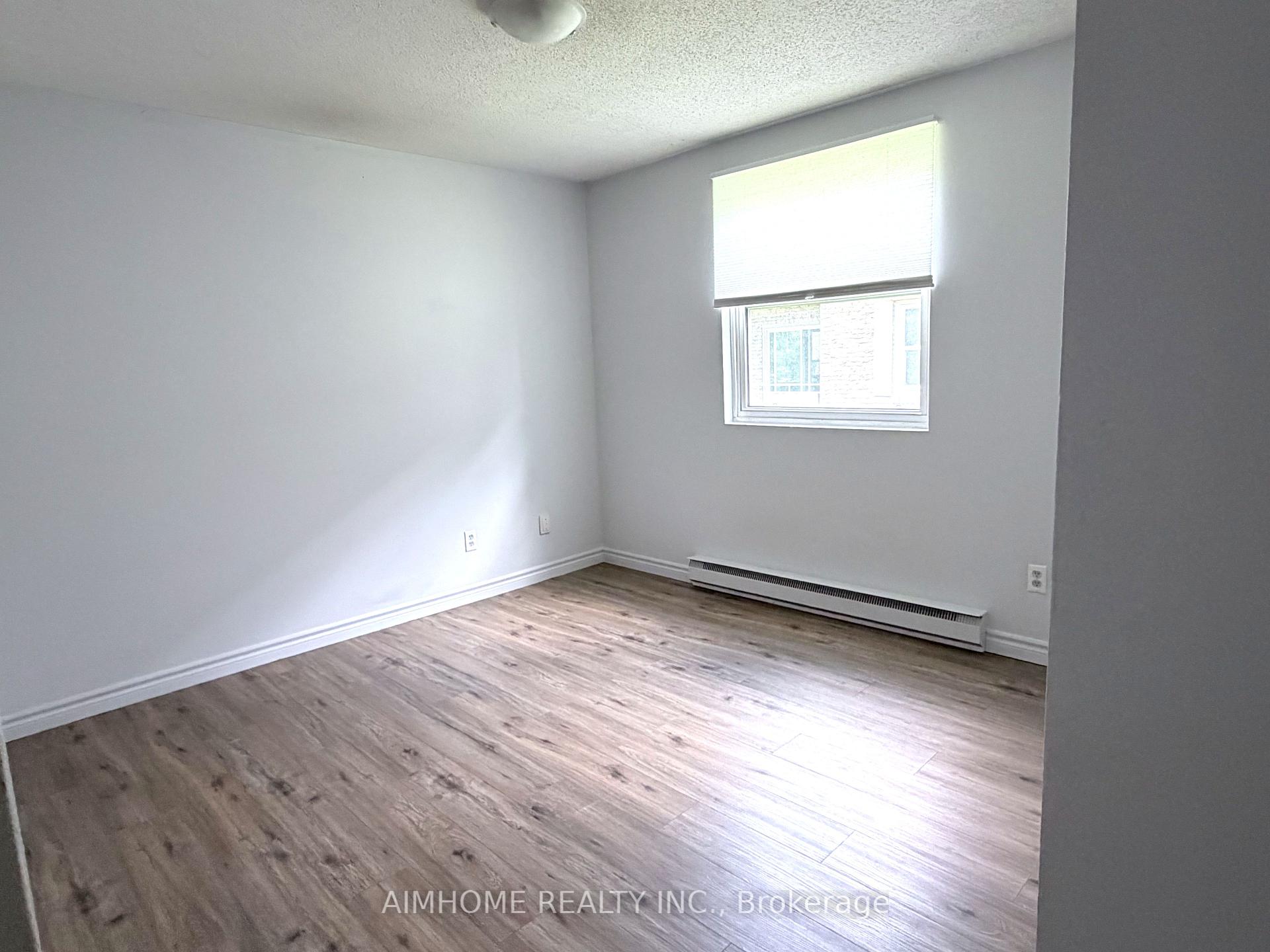 Photo 5 of 109 Westmount Road N, Waterloo, Beechwood — HOMEH