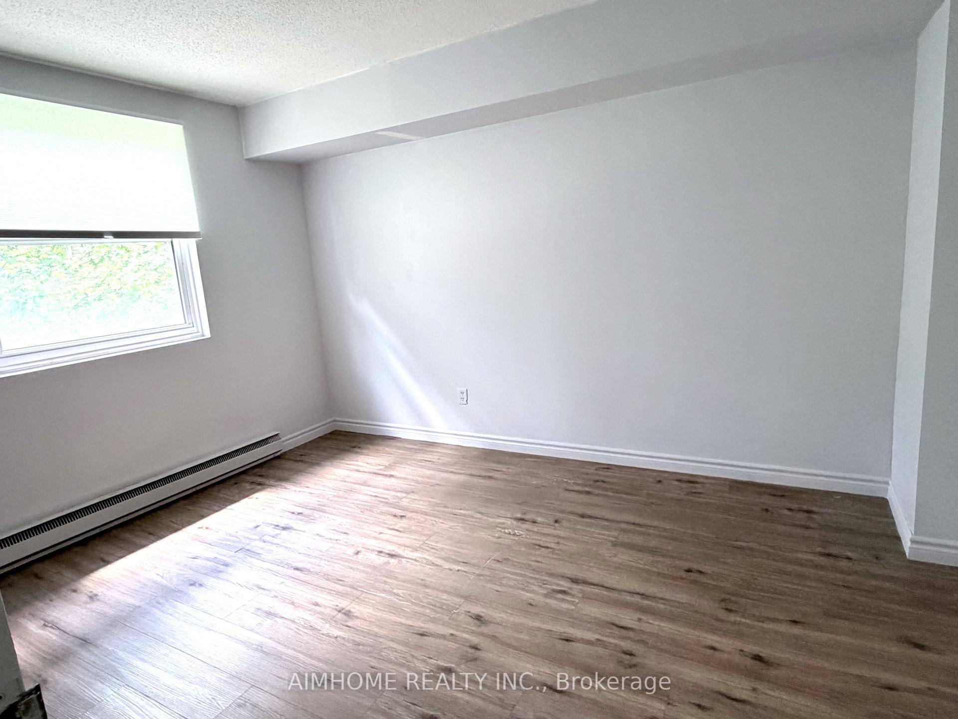 Photo 6 of 109 Westmount Road N, Waterloo, Beechwood — HOMEH