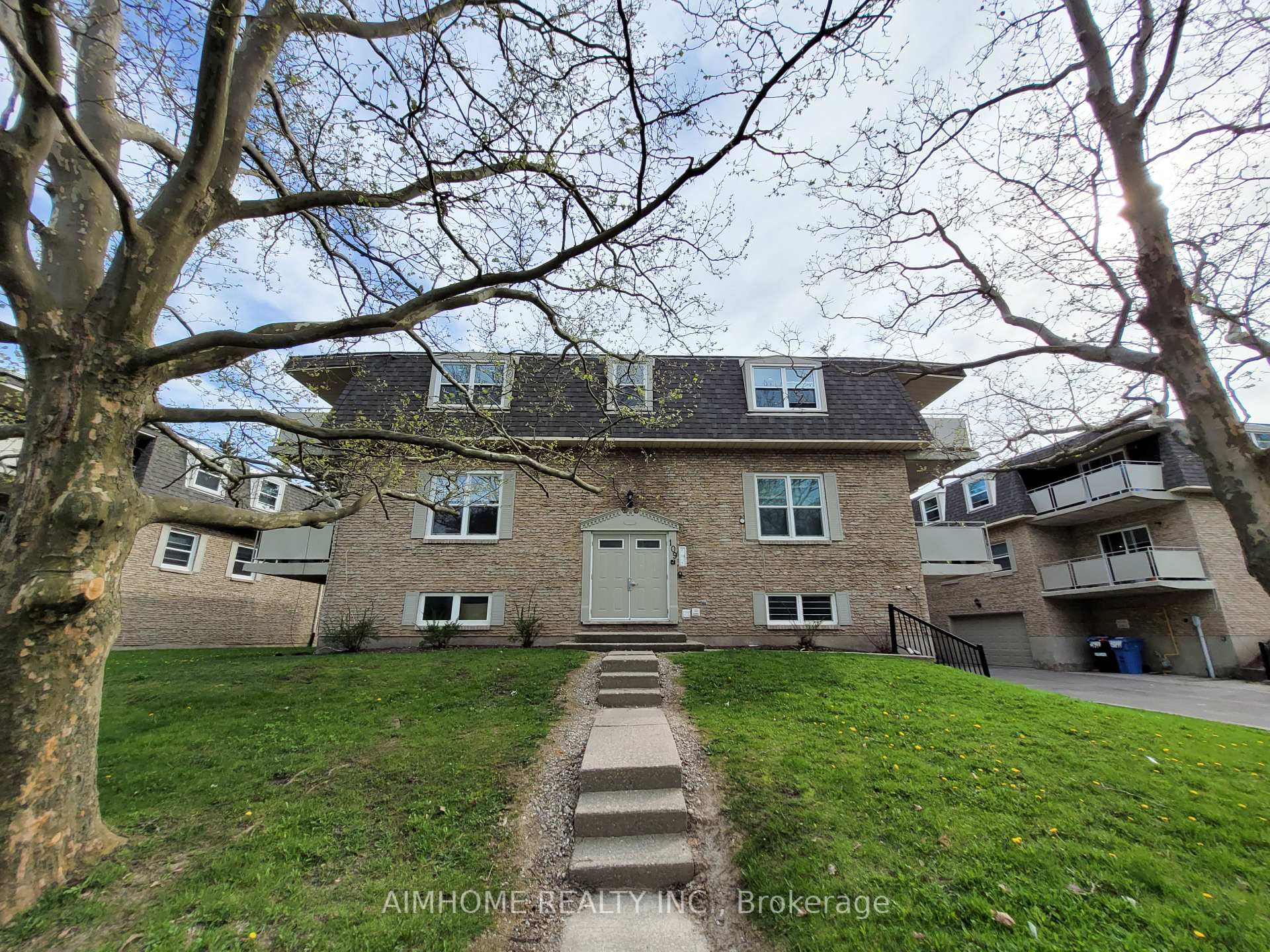 Photo 13 of 109 Westmount Road N, Waterloo, Beechwood — HOMEH