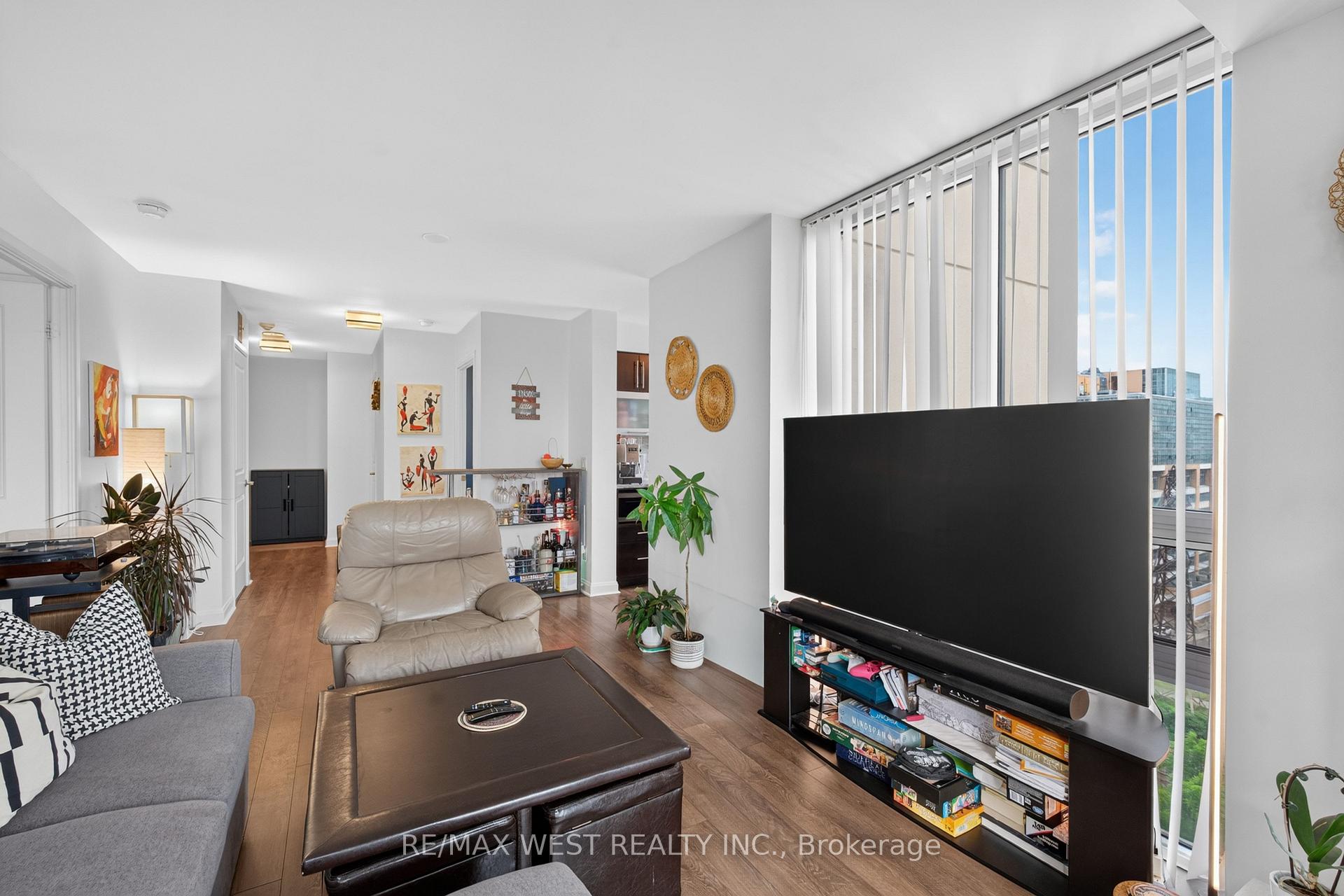 Photo 4 of Unit 1204, 1 Michael Power Place, Etobicoke, Islington-City Centre West — HOMEH