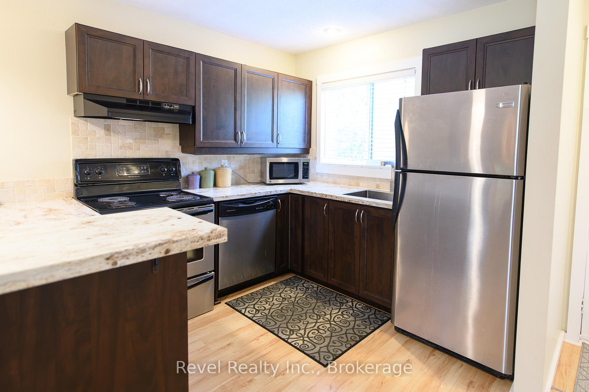 Photo 13 of 440 Oxbow Crescent W, Collingwood — HOMEH