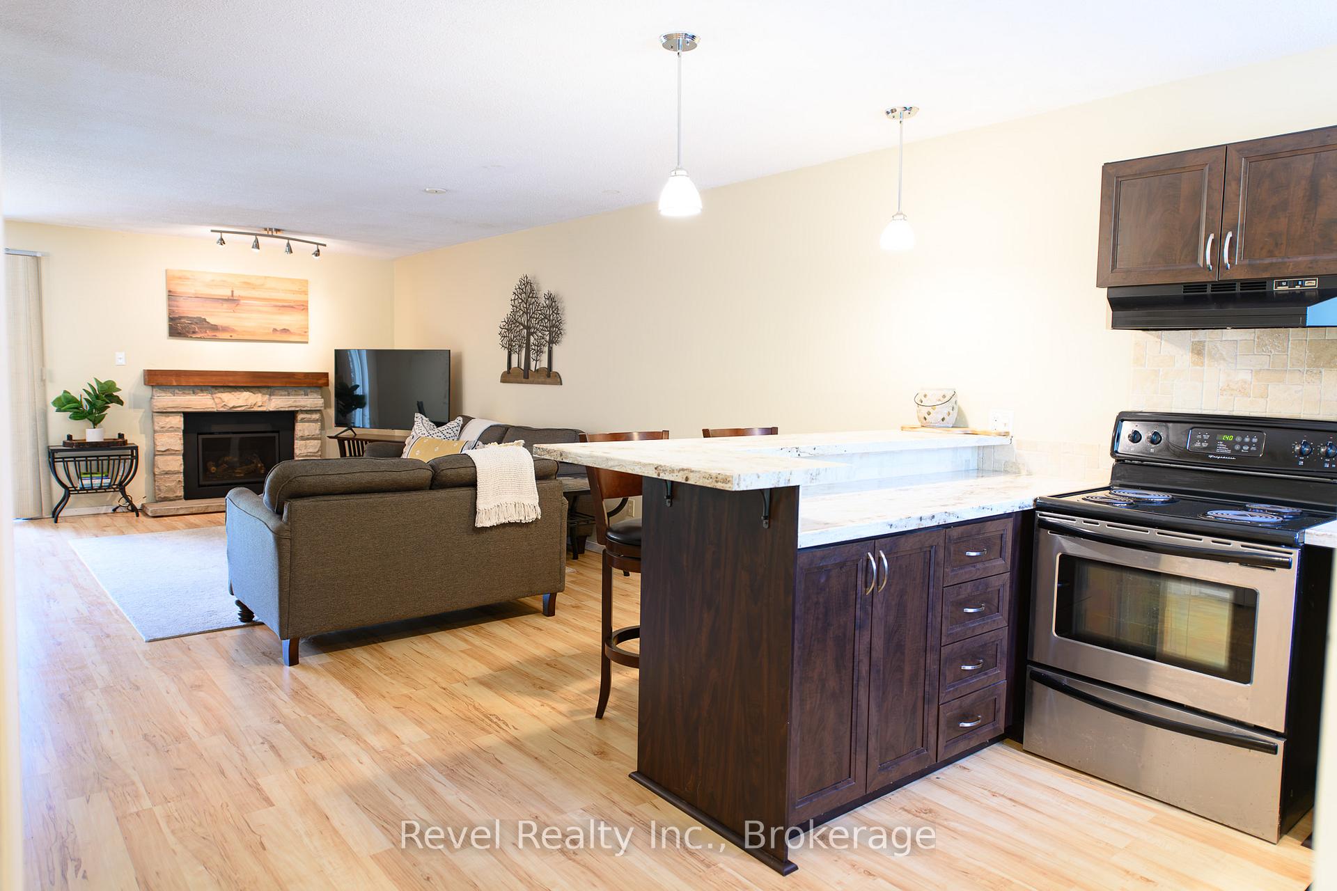 Photo 3 of 440 Oxbow Crescent W, Collingwood — HOMEH
