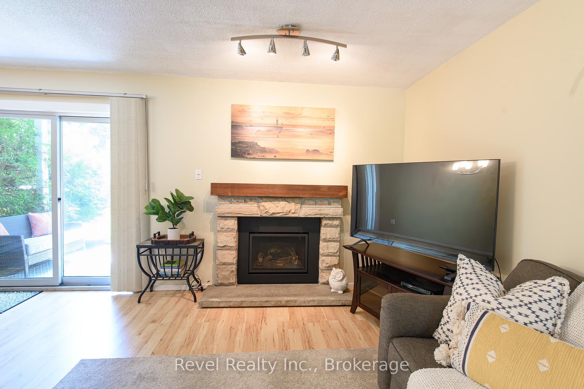 Photo 17 of 440 Oxbow Crescent W, Collingwood — HOMEH