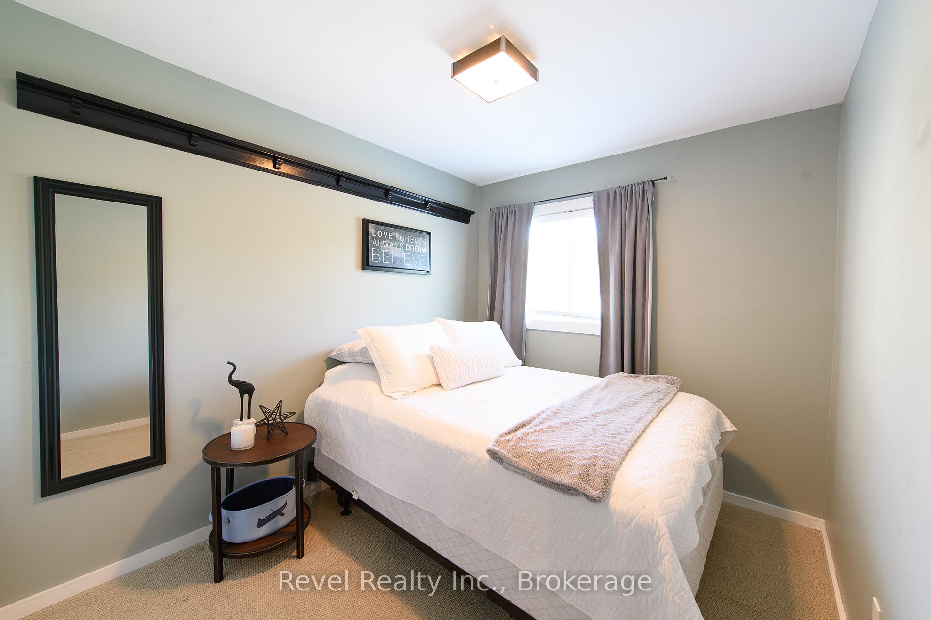 Photo 24 of 440 Oxbow Crescent W, Collingwood — HOMEH