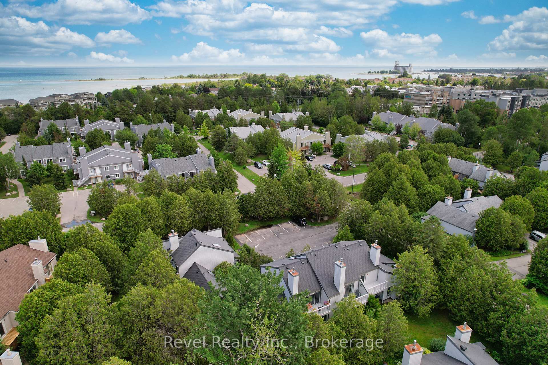 Photo 1 of 440 Oxbow Crescent W, Collingwood — HOMEH