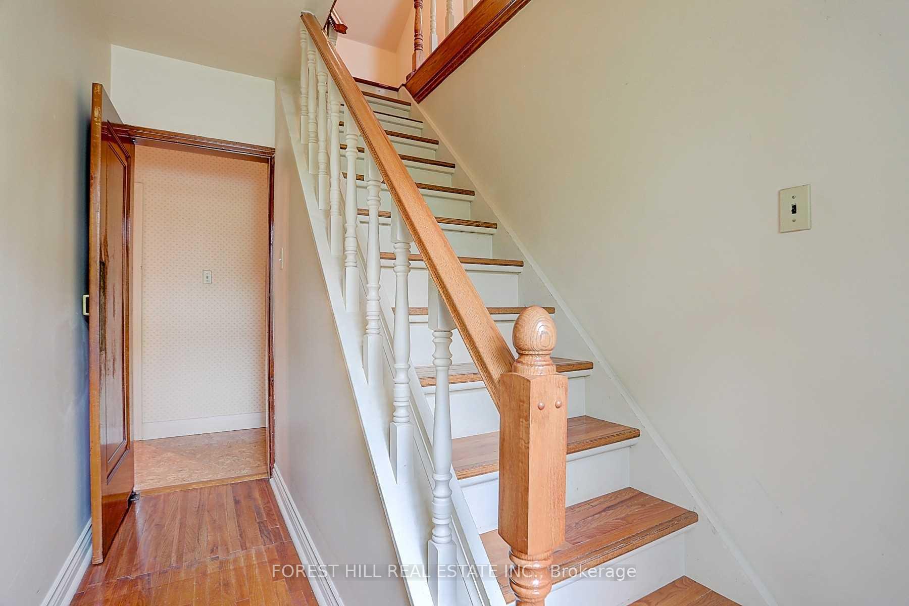 Photo 9 of 460 Main Street, King, Schomberg — HOMEH