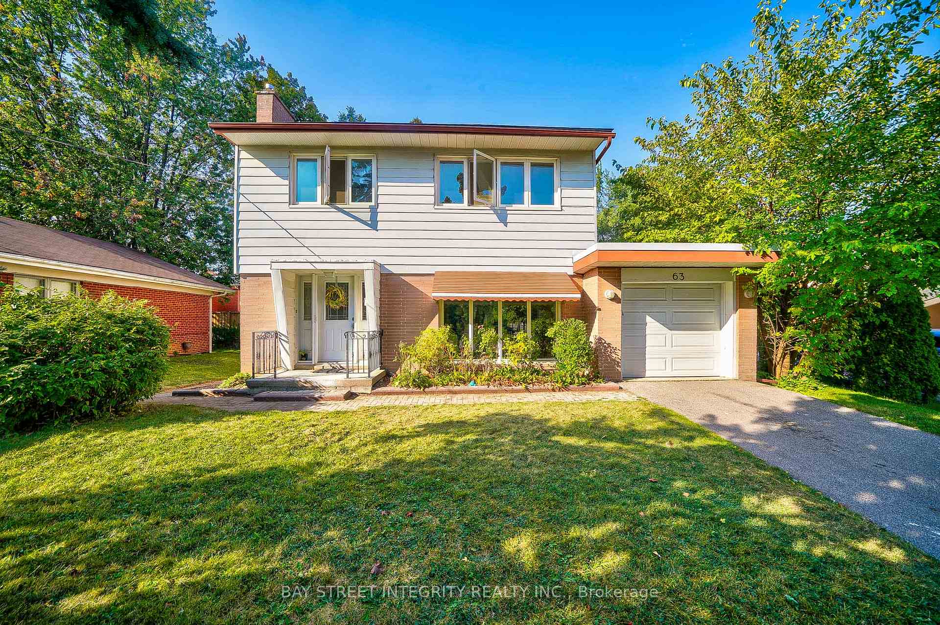 Photo 2 of 63 Rossburn Drive, Etobicoke, Etobicoke West Mall — HOMEH