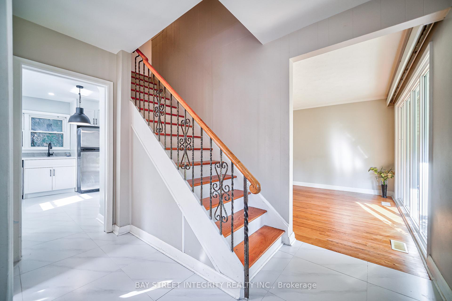 Photo 5 of 63 Rossburn Drive, Etobicoke, Etobicoke West Mall — HOMEH