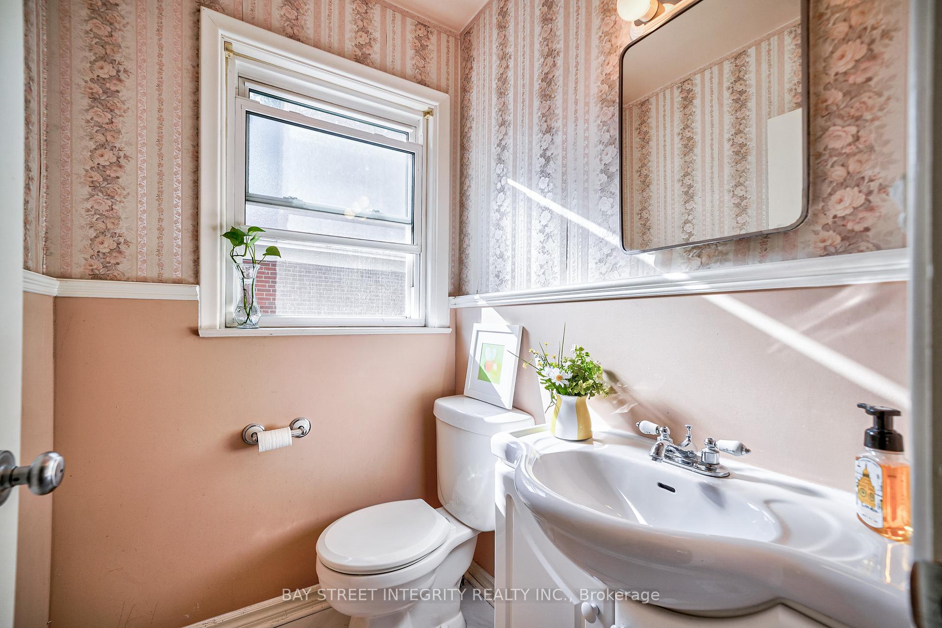 Photo 6 of 63 Rossburn Drive, Etobicoke, Etobicoke West Mall — HOMEH