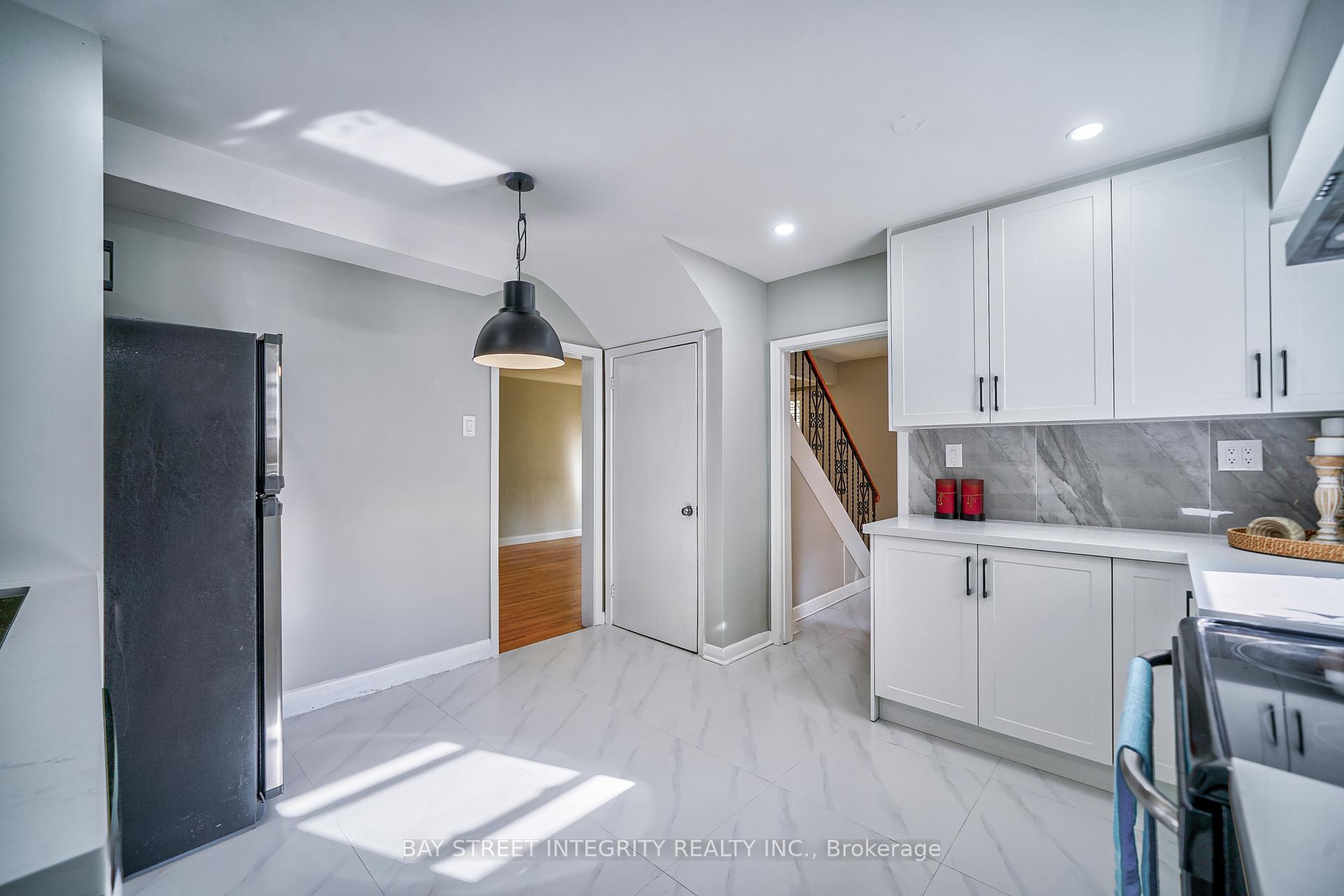Photo 10 of 63 Rossburn Drive, Etobicoke, Etobicoke West Mall — HOMEH