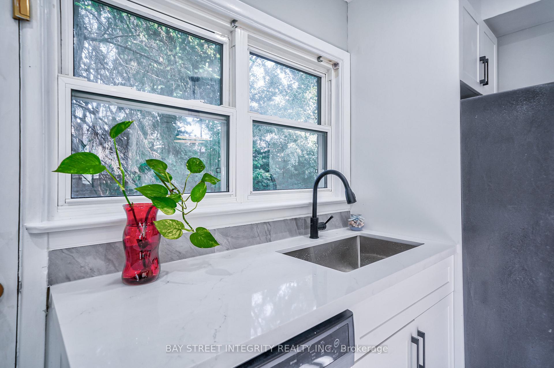 Photo 11 of 63 Rossburn Drive, Etobicoke, Etobicoke West Mall — HOMEH