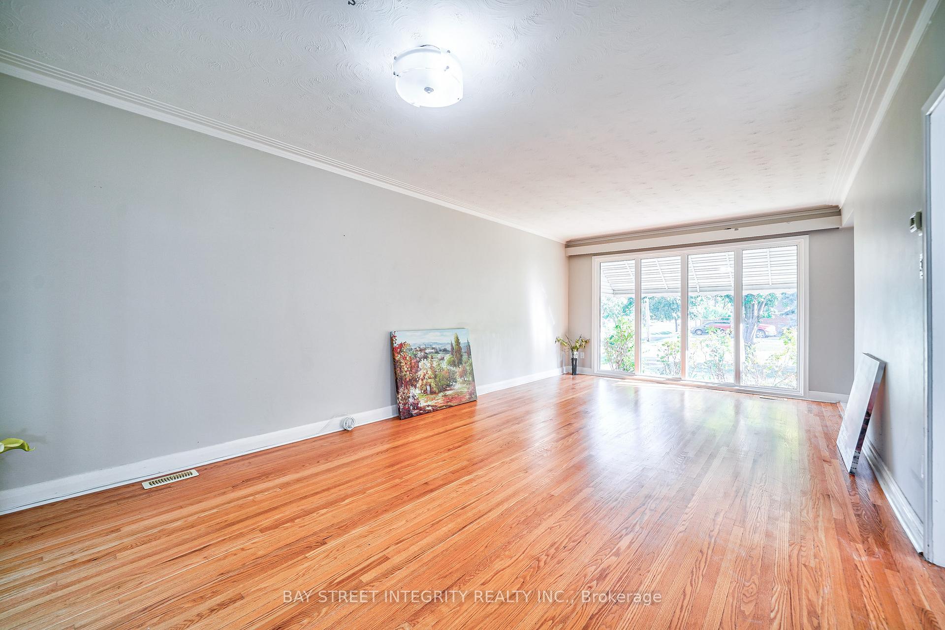 Photo 13 of 63 Rossburn Drive, Etobicoke, Etobicoke West Mall — HOMEH