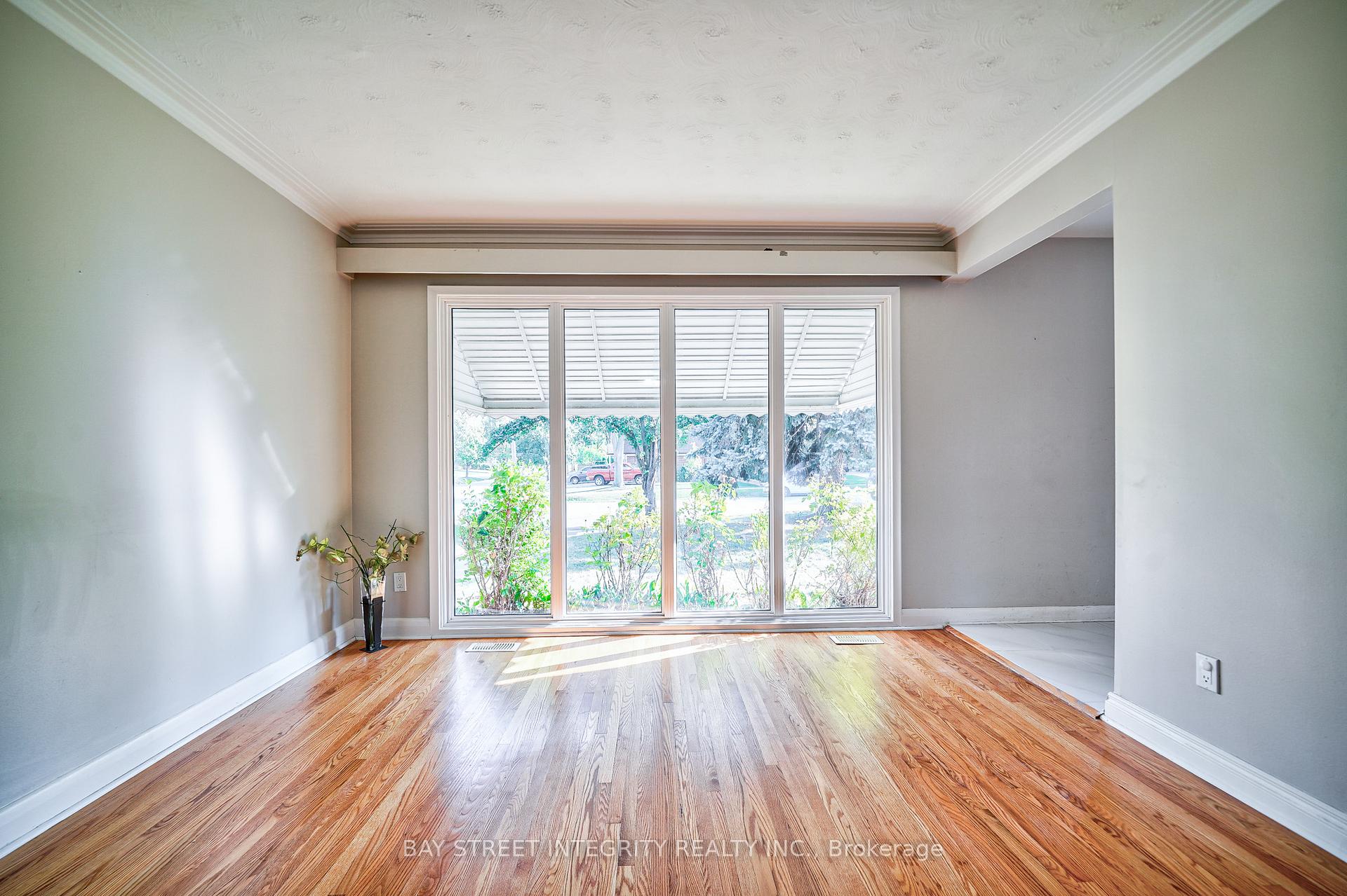 Photo 15 of 63 Rossburn Drive, Etobicoke, Etobicoke West Mall — HOMEH