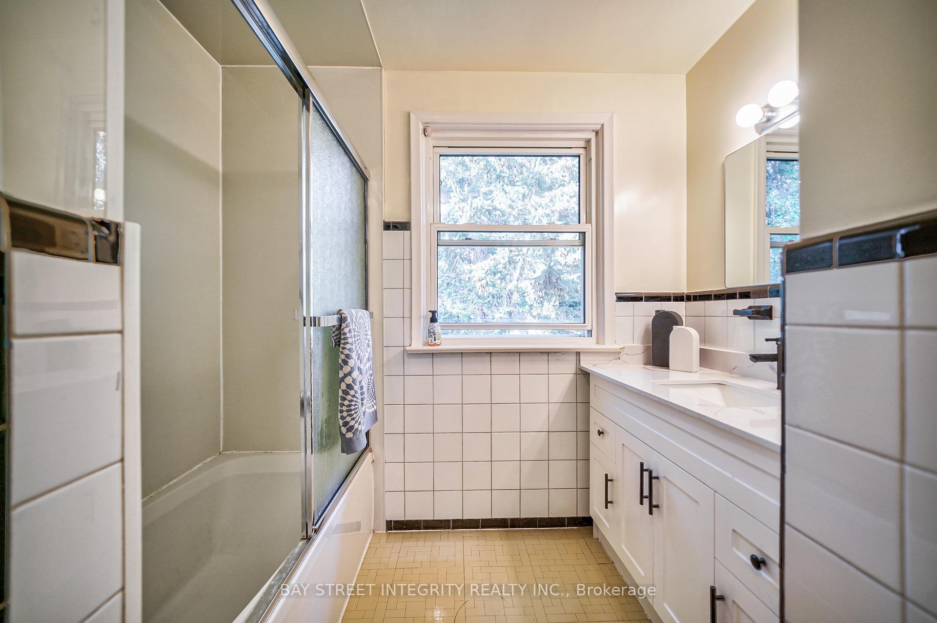 Photo 20 of 63 Rossburn Drive, Etobicoke, Etobicoke West Mall — HOMEH