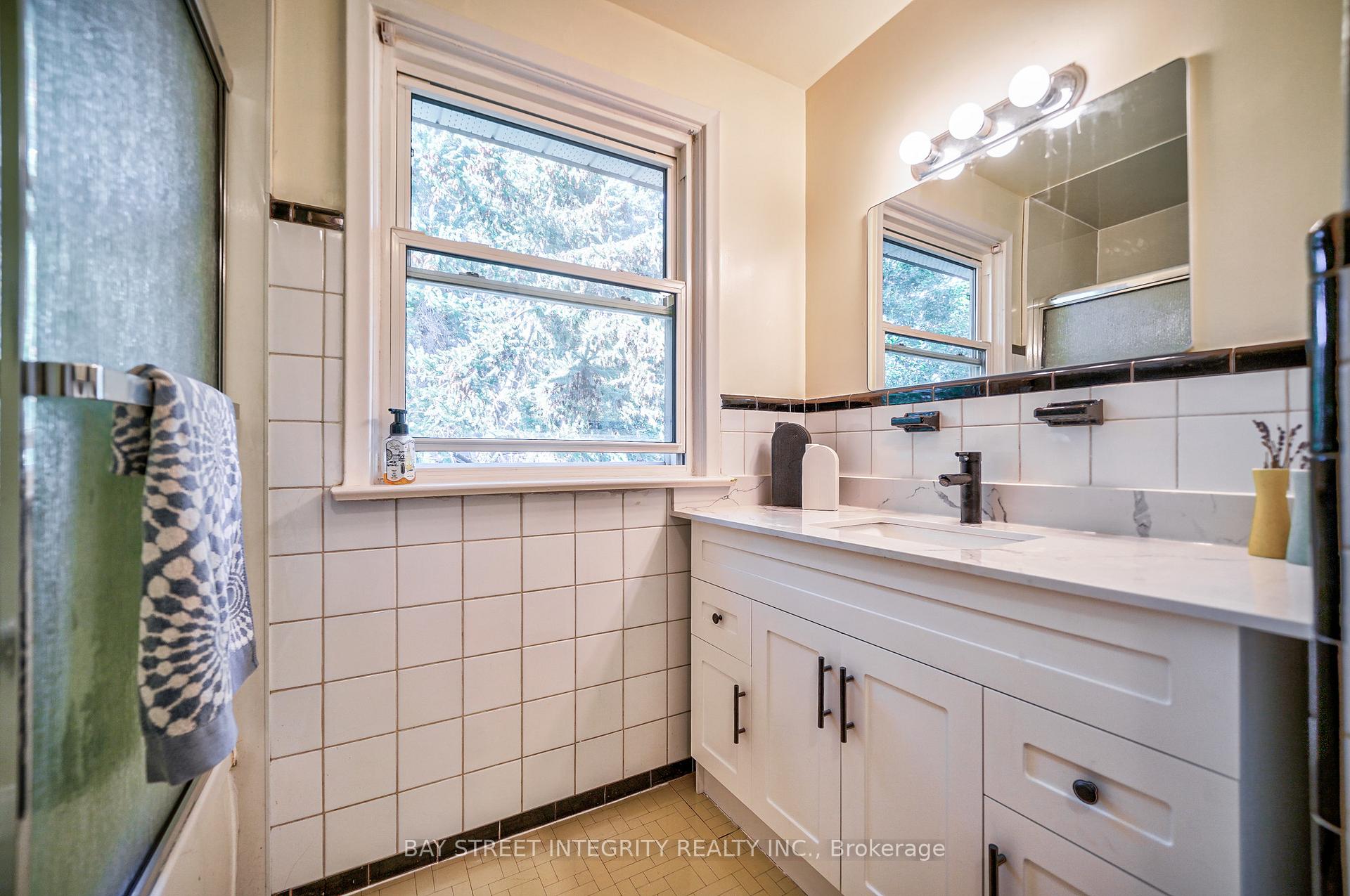 Photo 21 of 63 Rossburn Drive, Etobicoke, Etobicoke West Mall — HOMEH