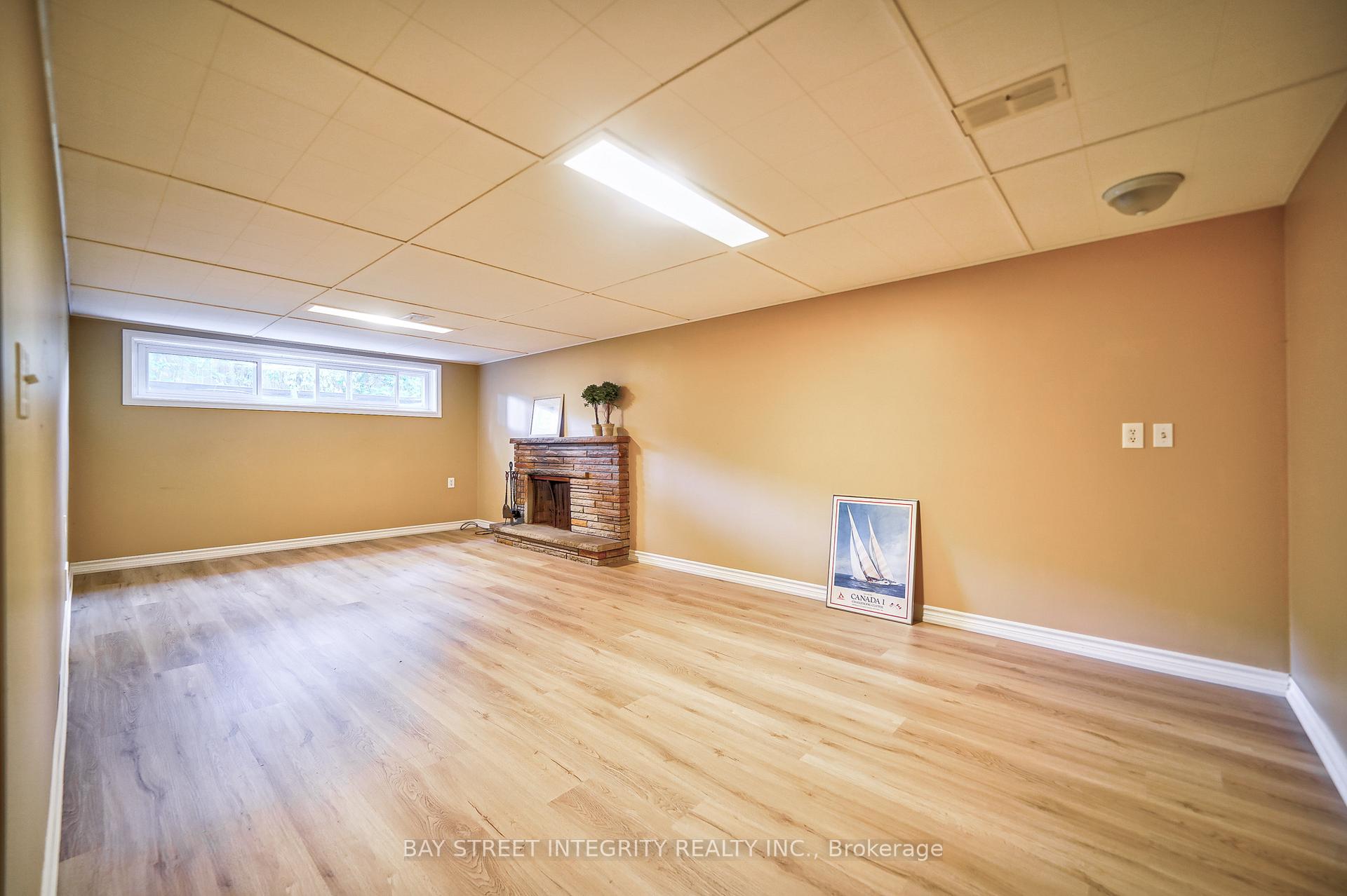 Photo 32 of 63 Rossburn Drive, Etobicoke, Etobicoke West Mall — HOMEH
