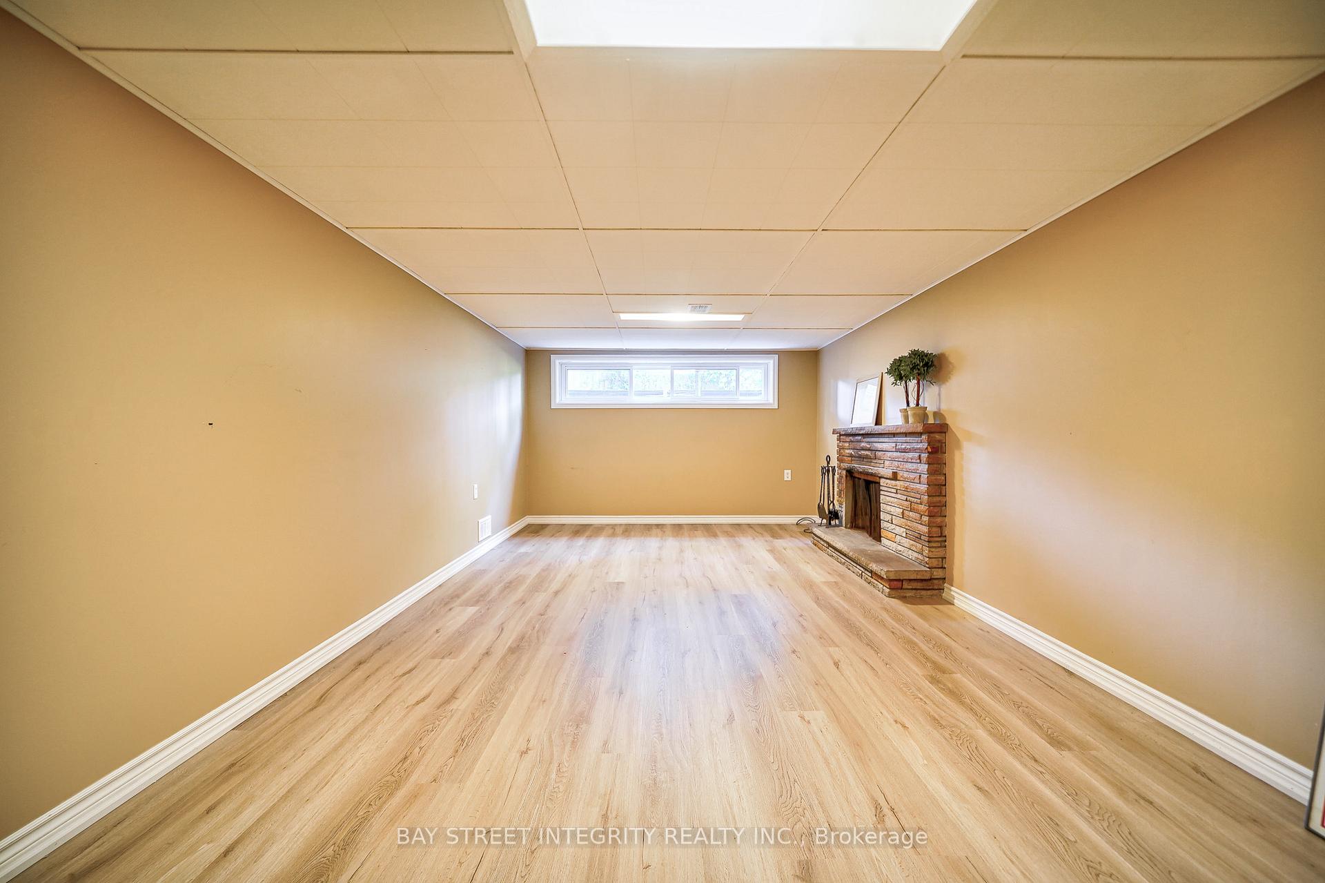 Photo 33 of 63 Rossburn Drive, Etobicoke, Etobicoke West Mall — HOMEH
