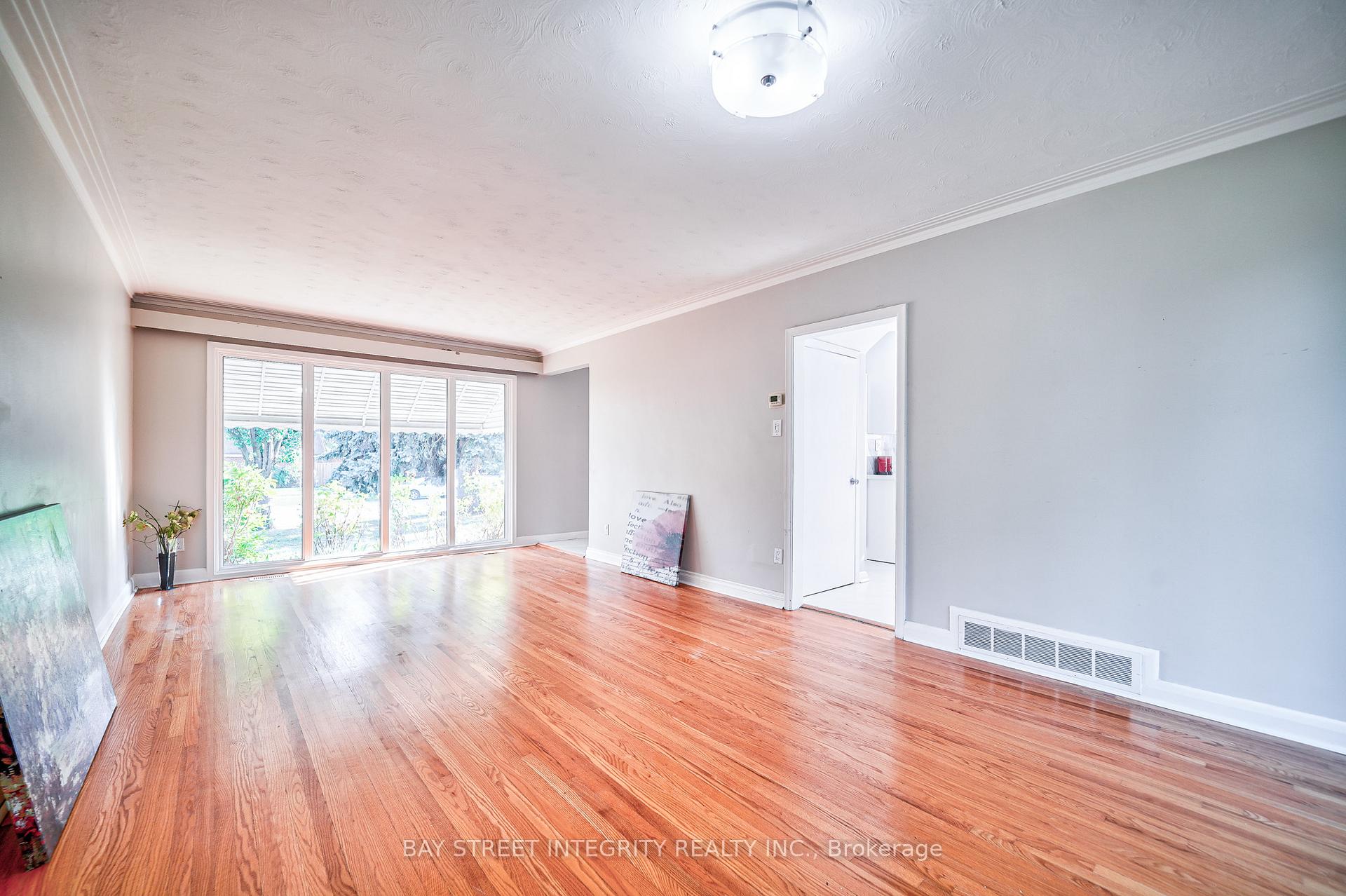 Photo 14 of 63 Rossburn Drive, Etobicoke, Etobicoke West Mall — HOMEH