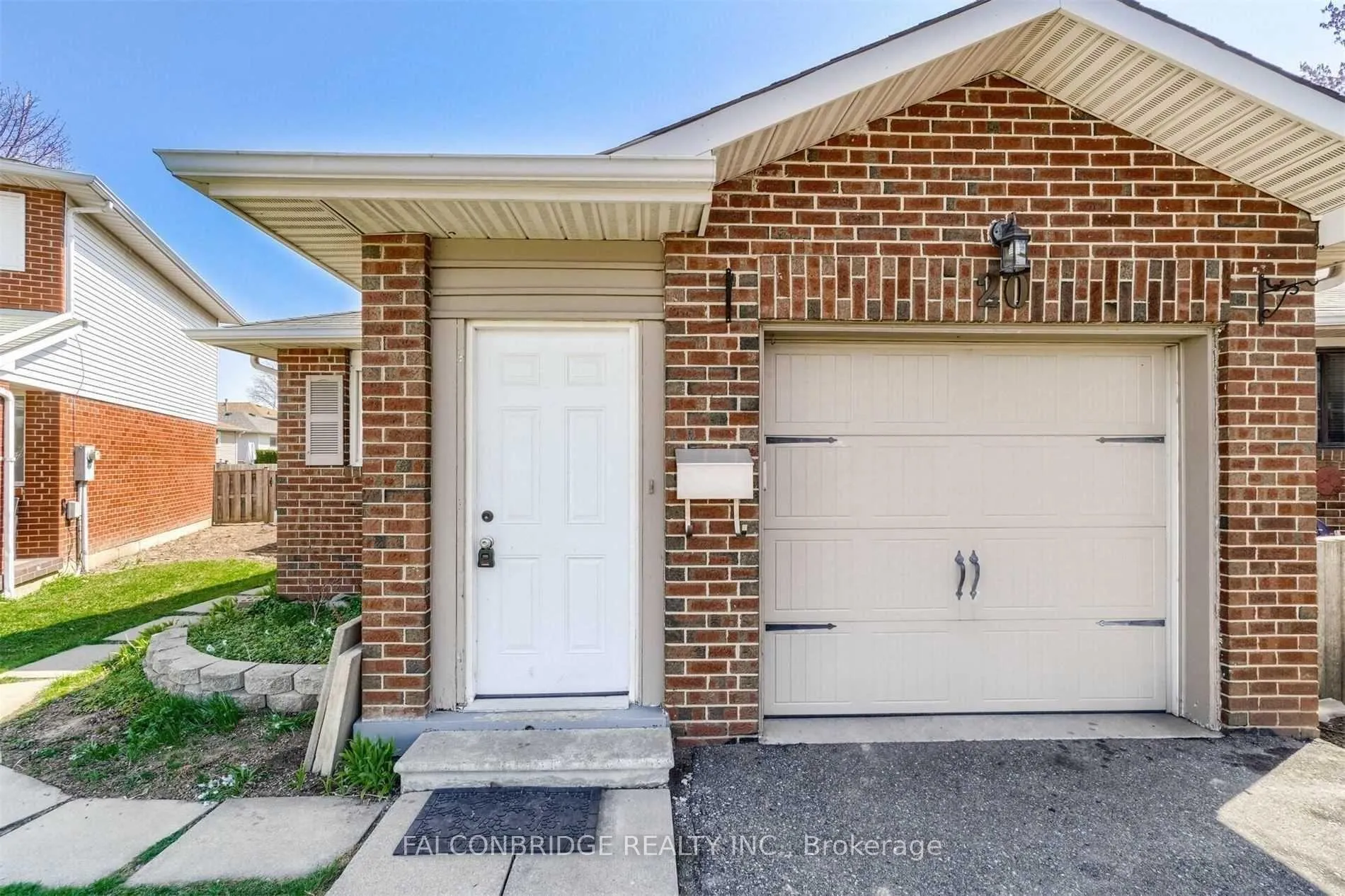 Photo 3 of 20 tropical Court, Brampton, Heart Lake — HOMEH
