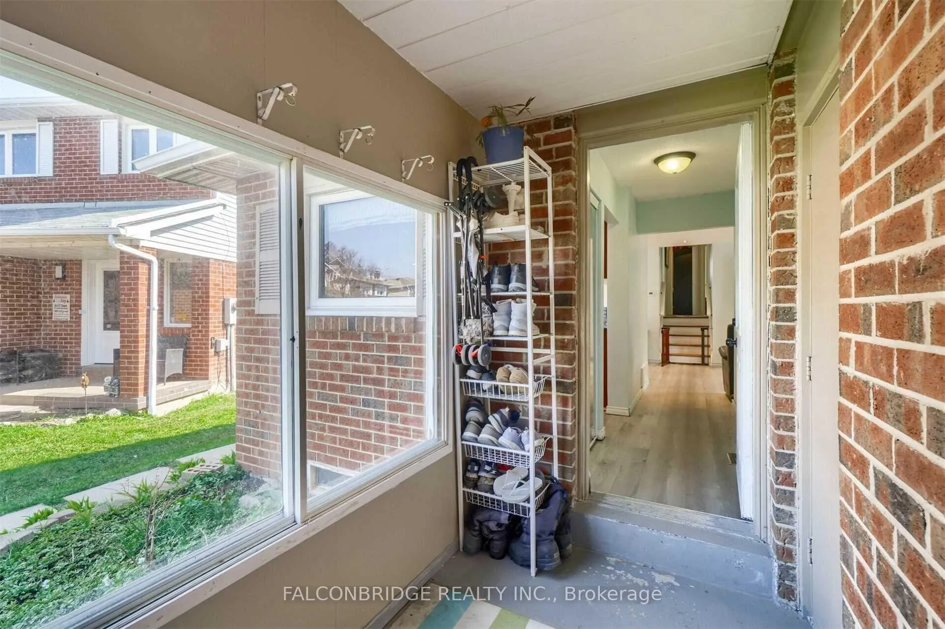 Photo 4 of 20 tropical Court, Brampton, Heart Lake — HOMEH