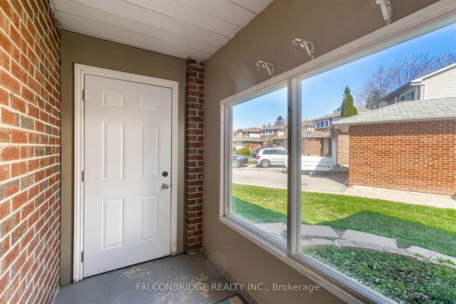 Photo 5 of 20 tropical Court, Brampton, Heart Lake — HOMEH
