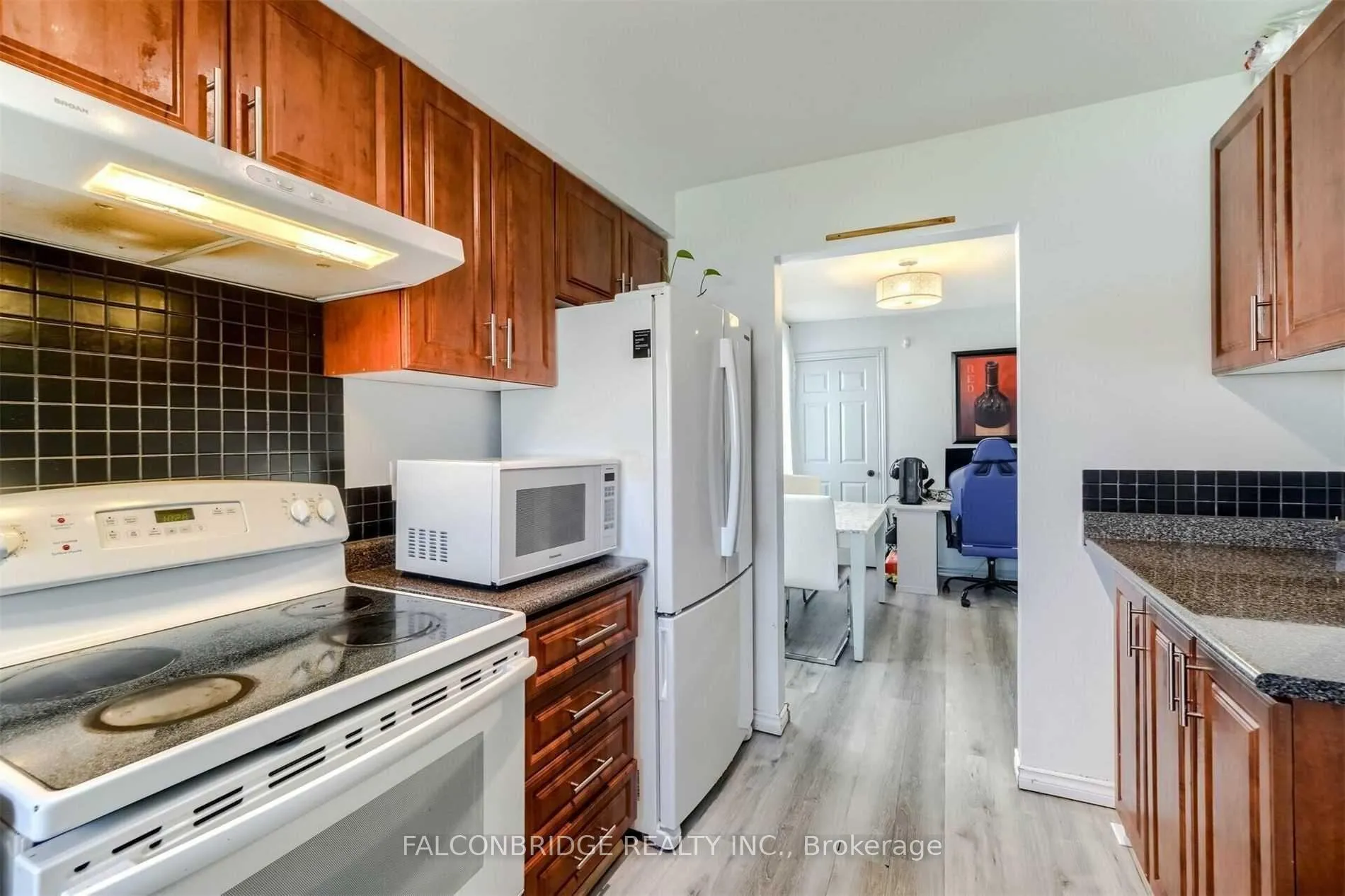 Photo 9 of 20 tropical Court, Brampton, Heart Lake — HOMEH