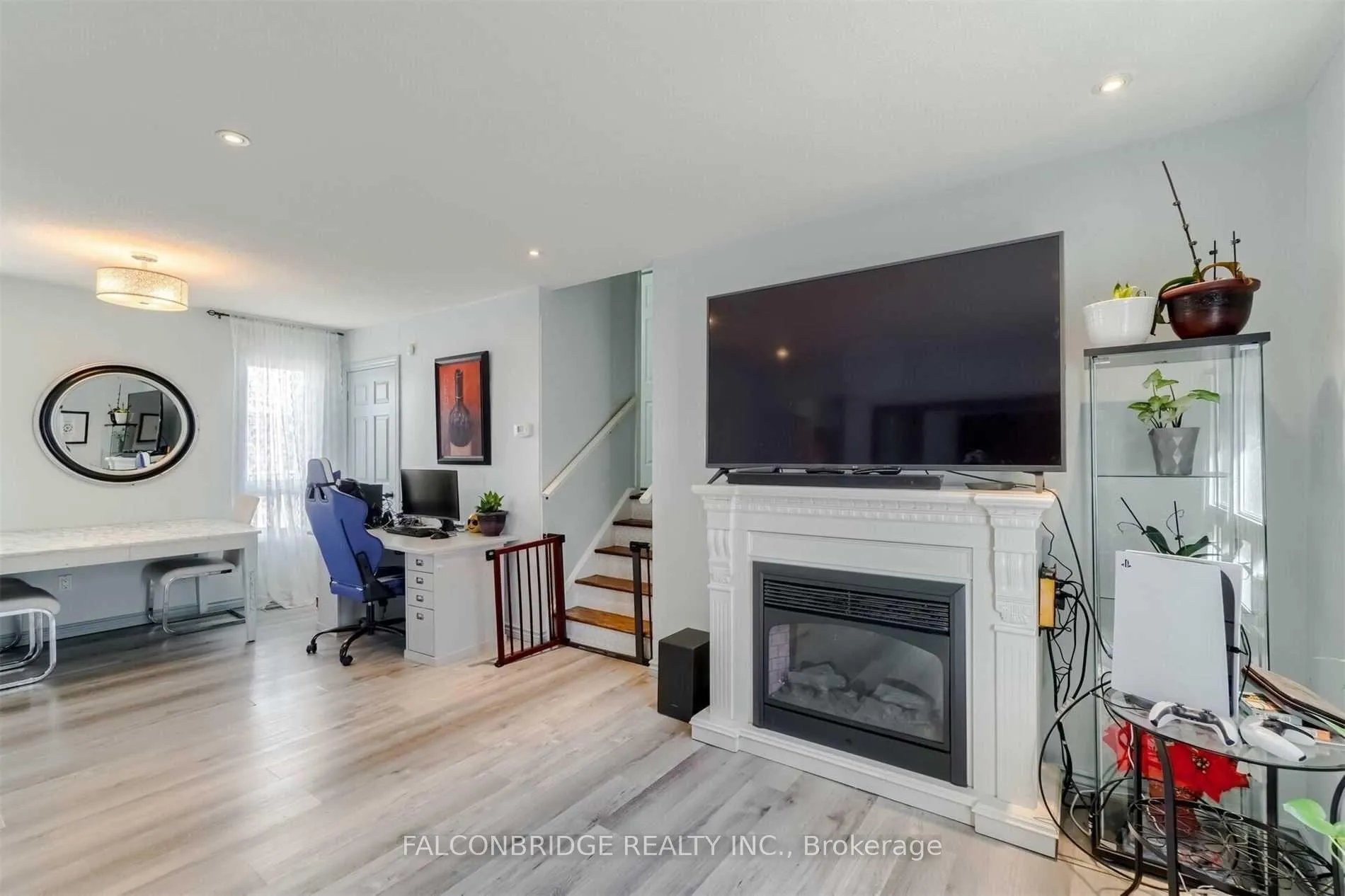 Photo 11 of 20 tropical Court, Brampton, Heart Lake — HOMEH