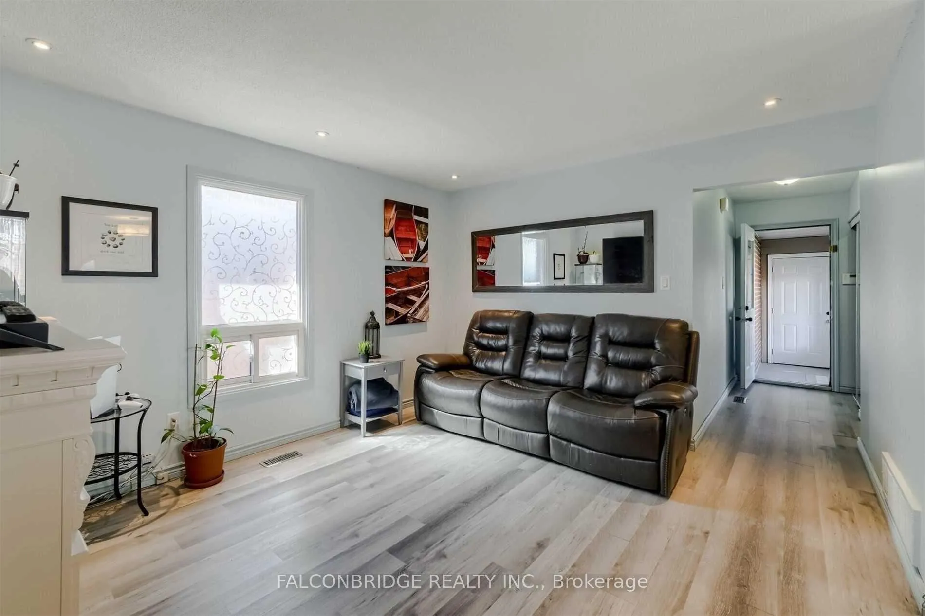 Photo 12 of 20 tropical Court, Brampton, Heart Lake — HOMEH