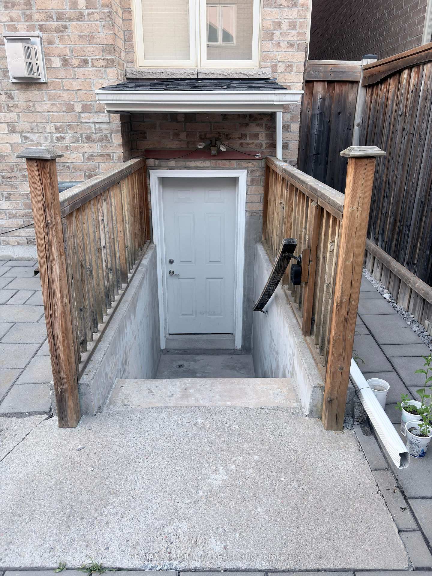 Photo 2 of 47 Hua Du ( Bsment) Avenue, Markham, Berczy — HOMEH