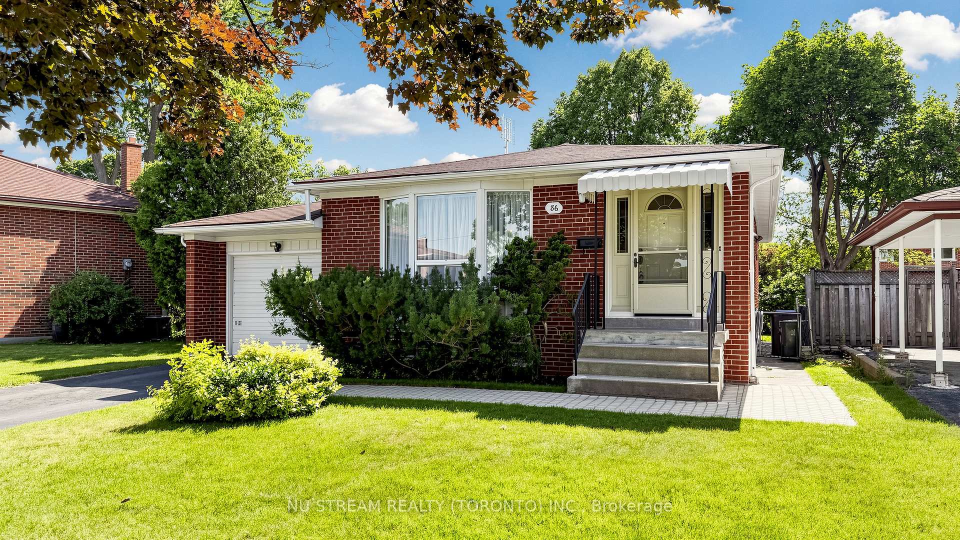 Photo 2 of 86 Brian Drive, North York, Pleasant View — HOMEH