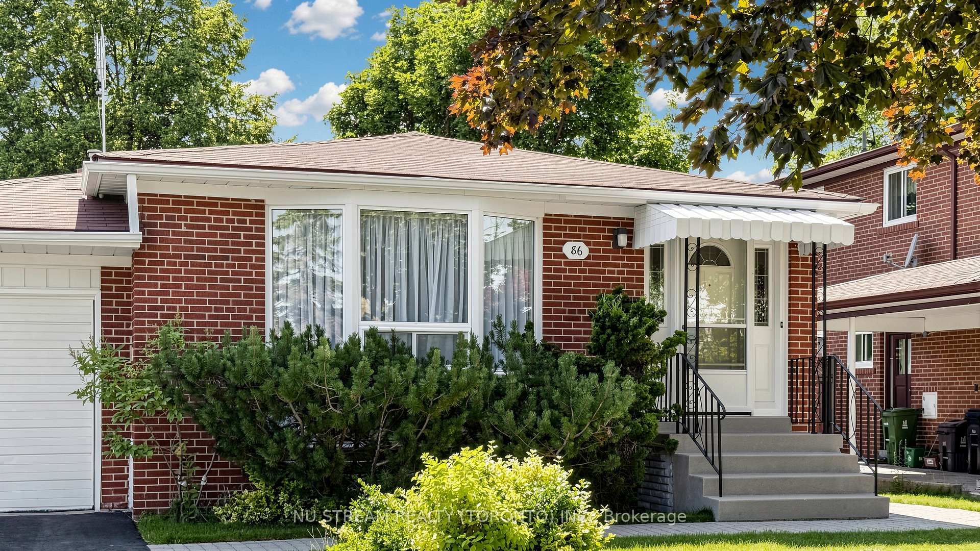 Photo 3 of 86 Brian Drive, North York, Pleasant View — HOMEH