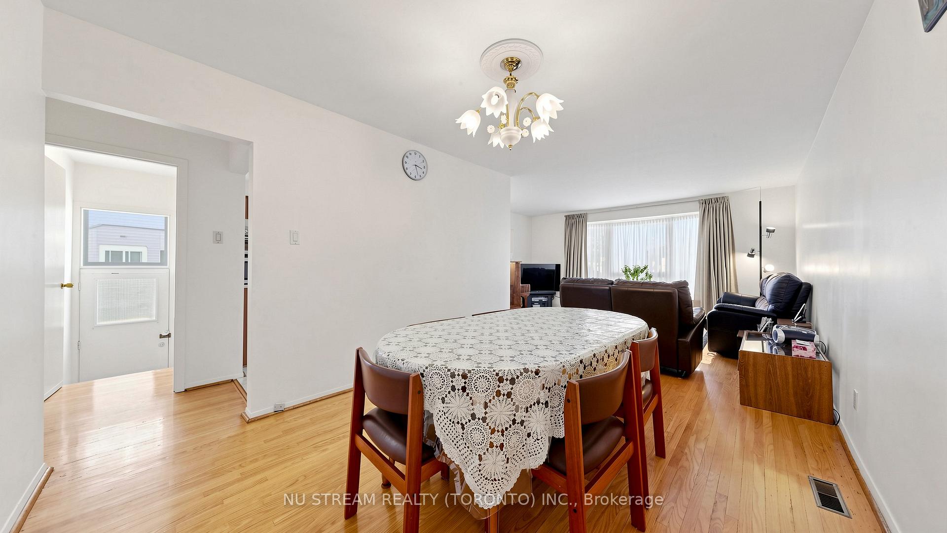 Photo 8 of 86 Brian Drive, North York, Pleasant View — HOMEH