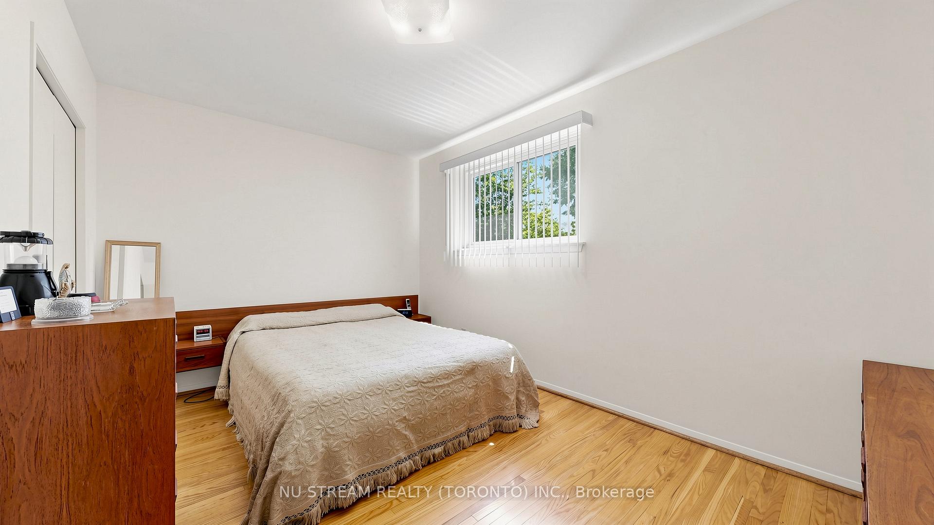 Photo 14 of 86 Brian Drive, North York, Pleasant View — HOMEH
