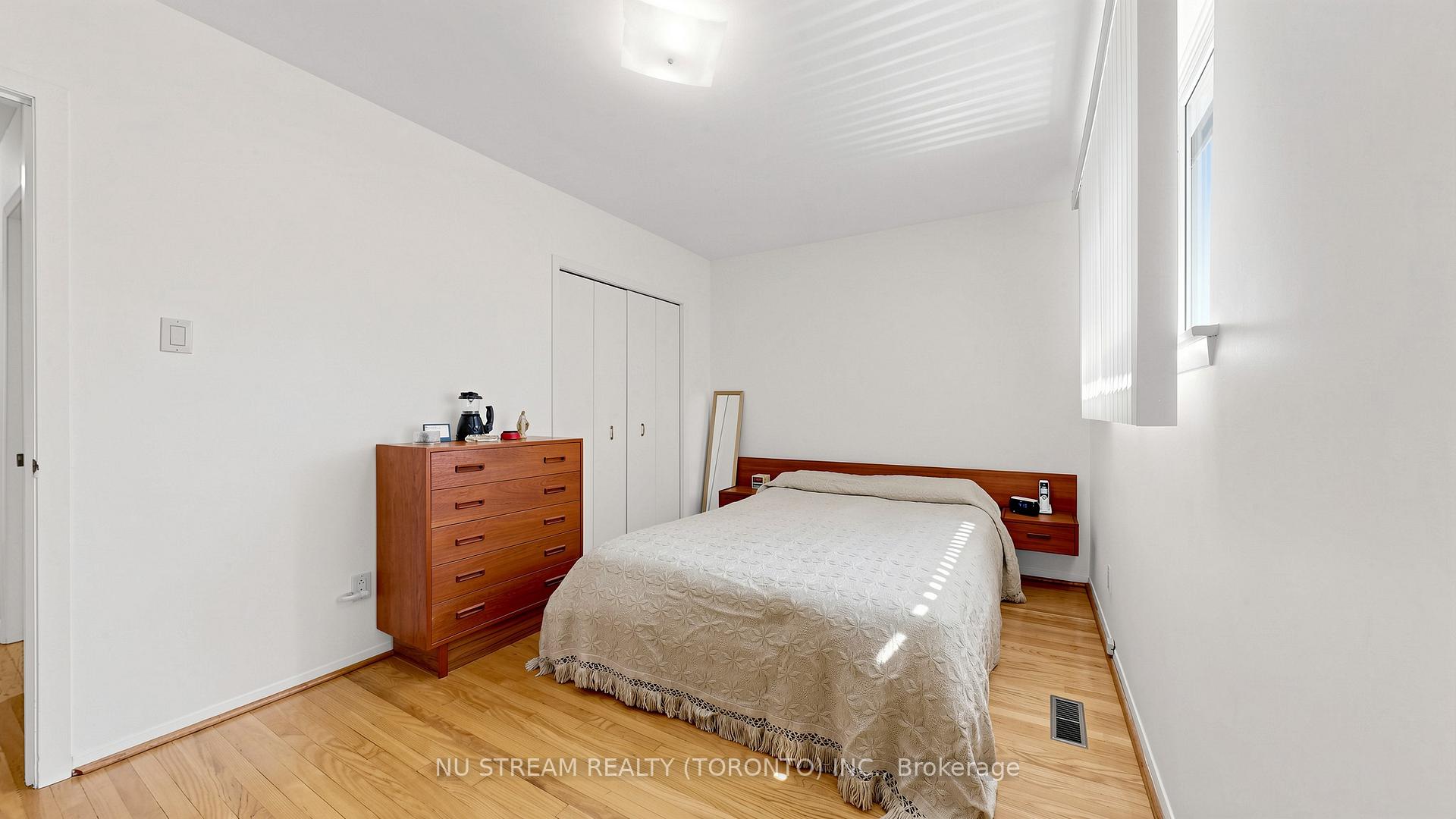 Photo 15 of 86 Brian Drive, North York, Pleasant View — HOMEH