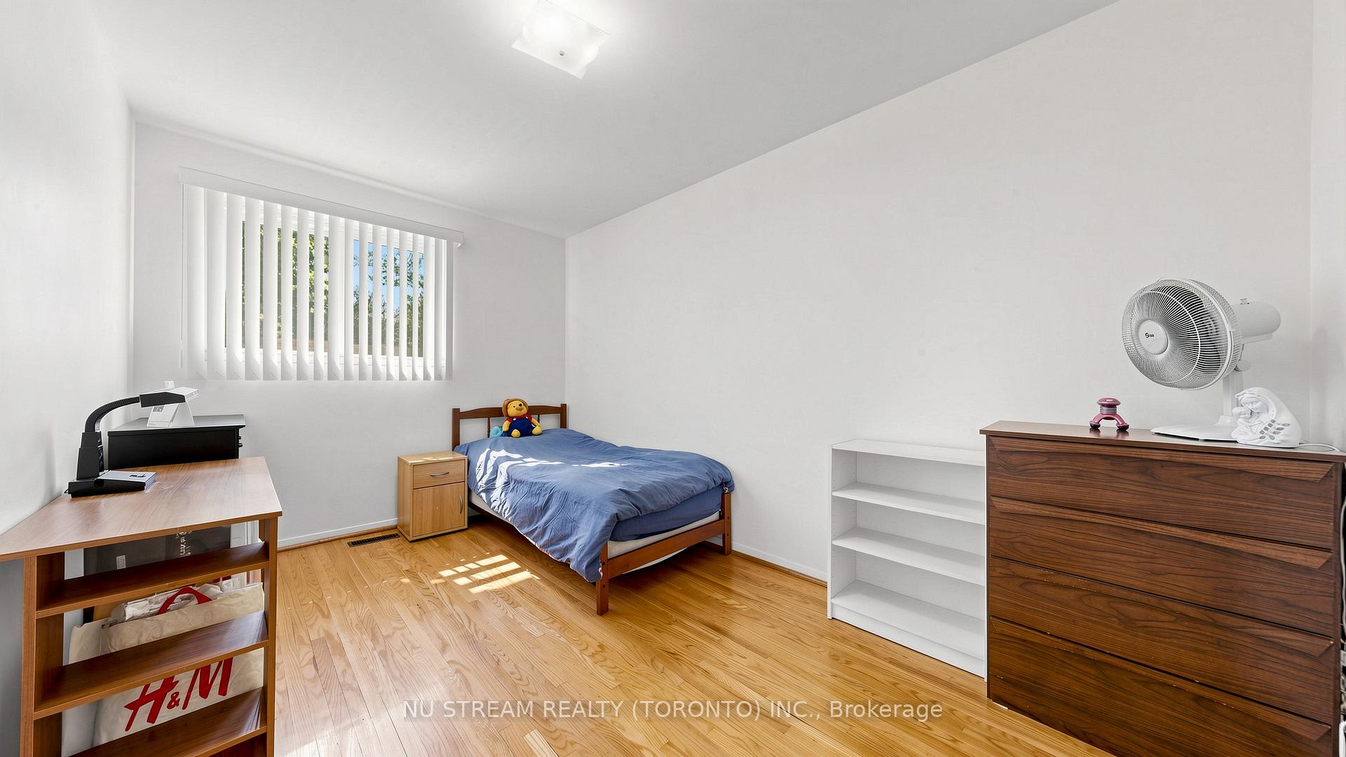 Photo 16 of 86 Brian Drive, North York, Pleasant View — HOMEH