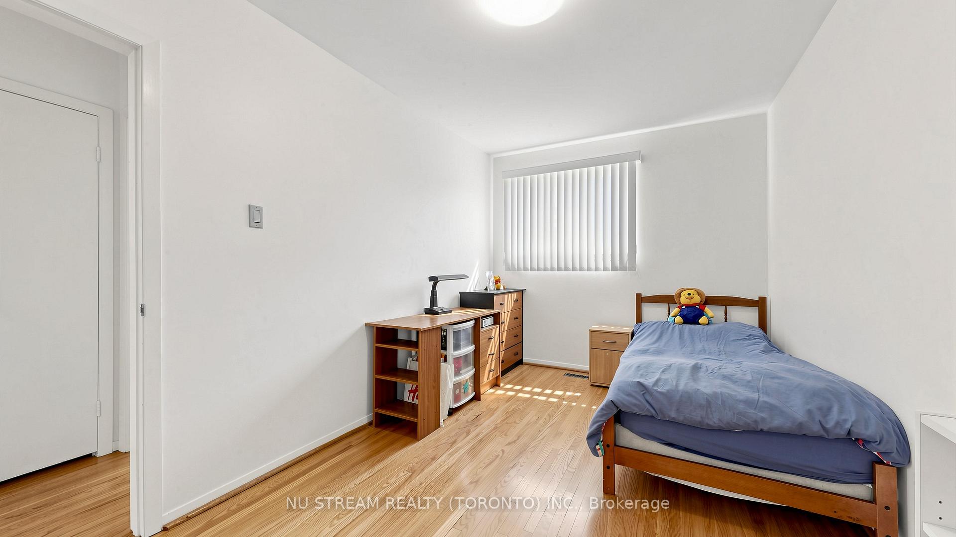 Photo 17 of 86 Brian Drive, North York, Pleasant View — HOMEH