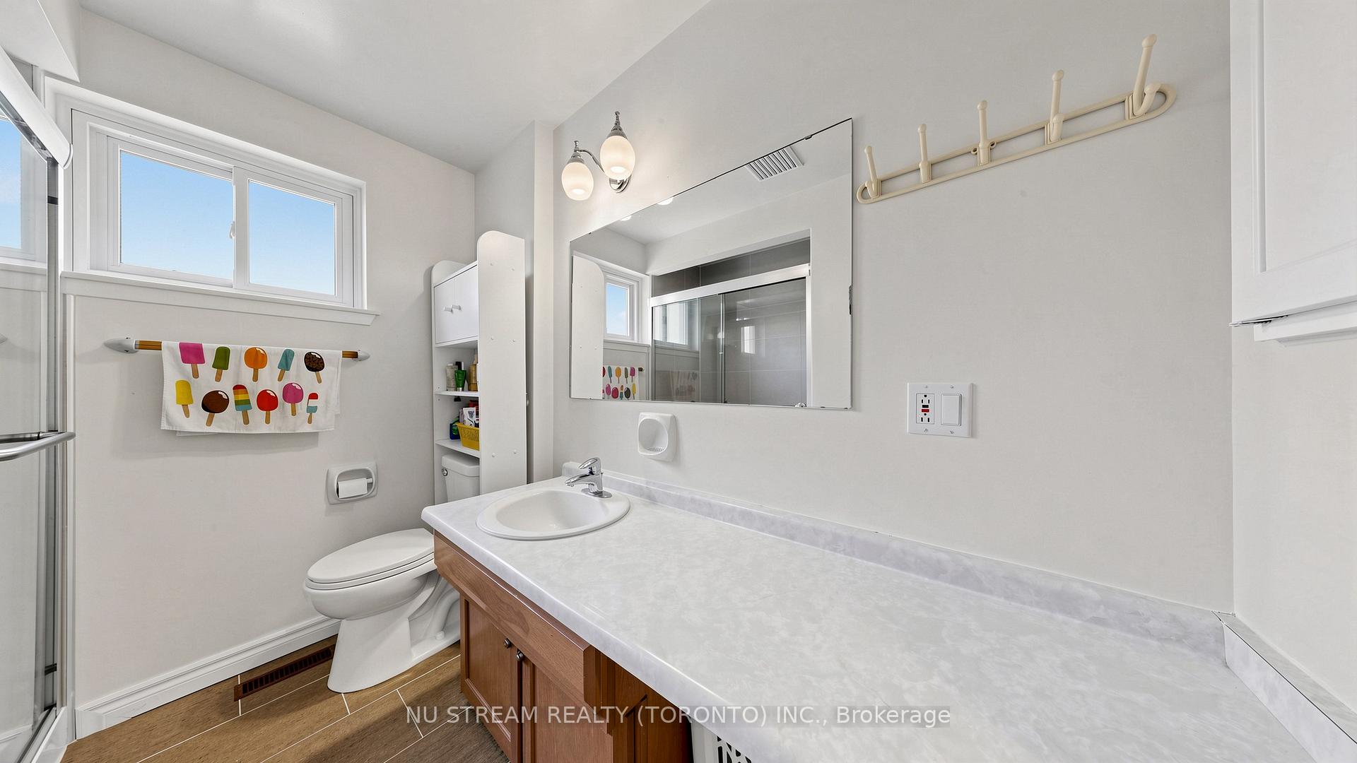 Photo 20 of 86 Brian Drive, North York, Pleasant View — HOMEH