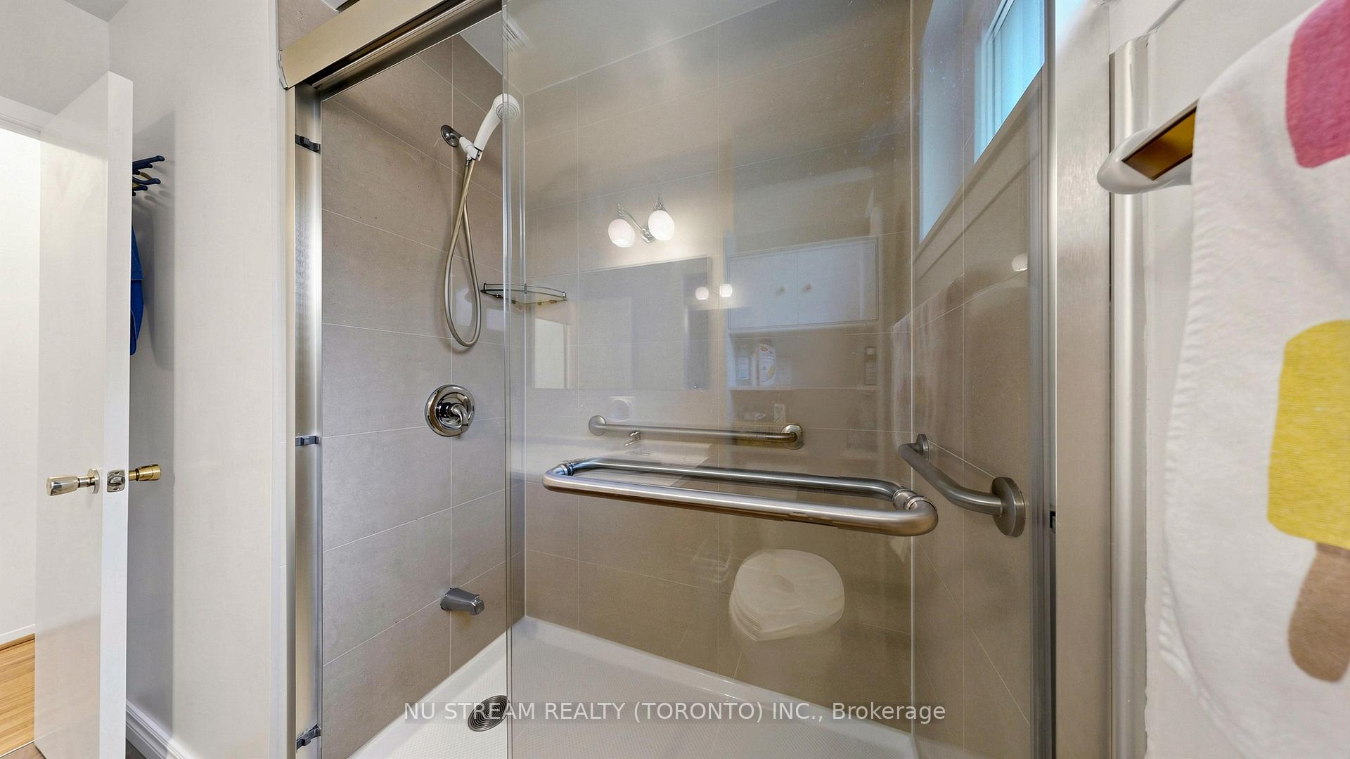 Photo 21 of 86 Brian Drive, North York, Pleasant View — HOMEH