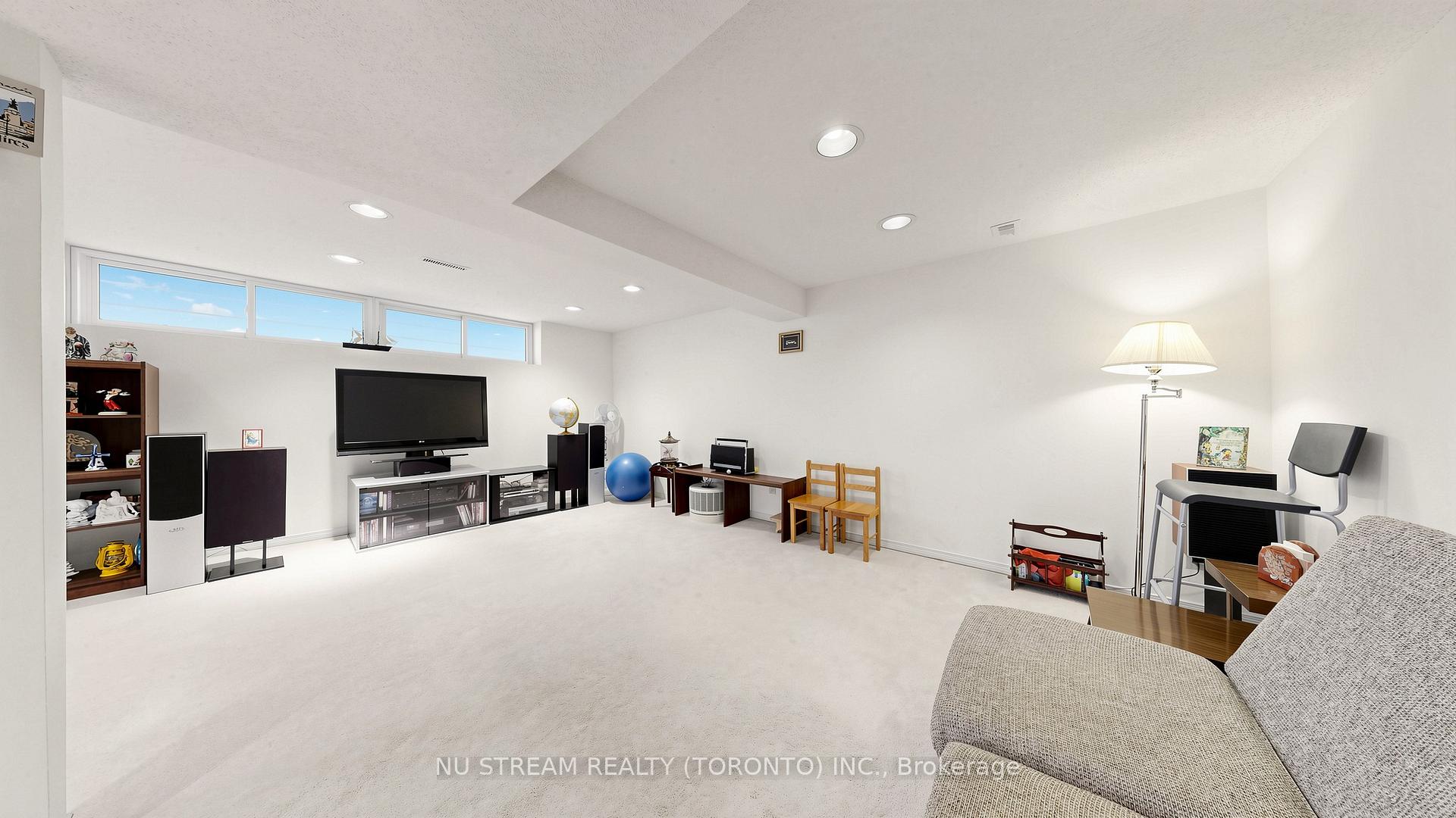 Photo 24 of 86 Brian Drive, North York, Pleasant View — HOMEH