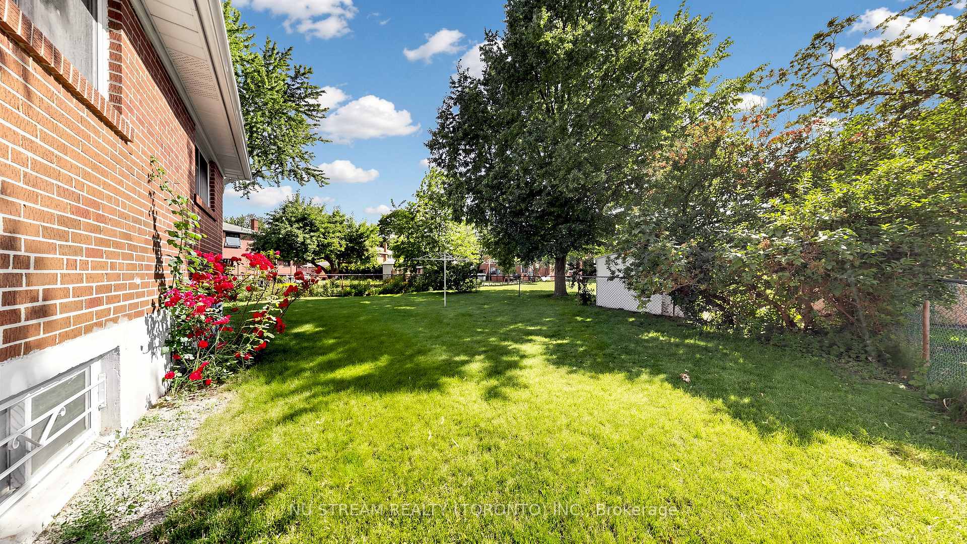 Photo 35 of 86 Brian Drive, North York, Pleasant View — HOMEH