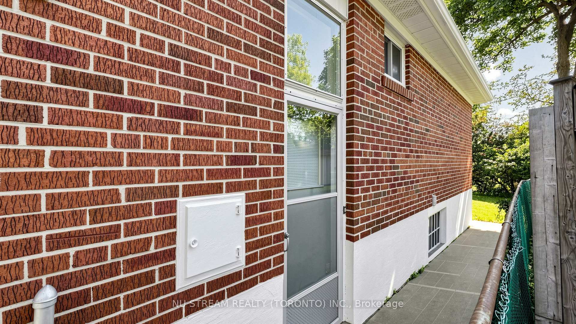 Photo 36 of 86 Brian Drive, North York, Pleasant View — HOMEH